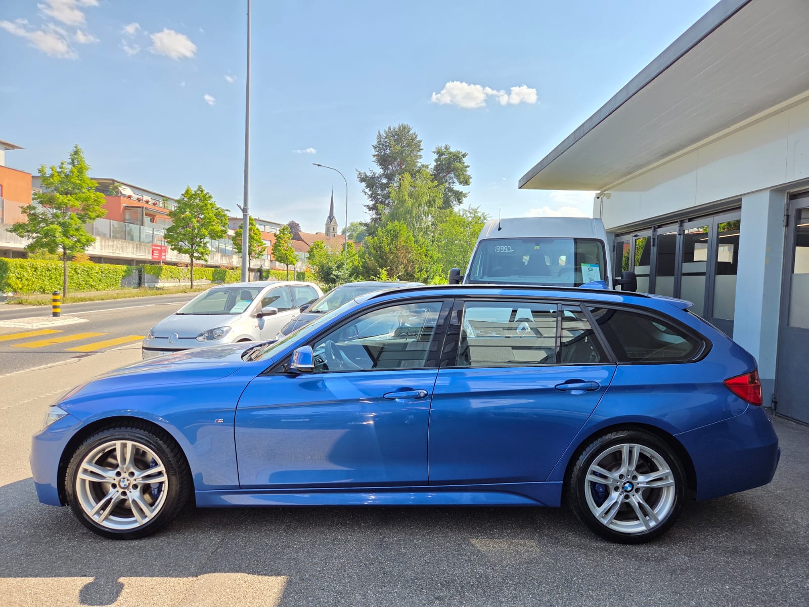 BMW 328i xDrive Touring-image-1