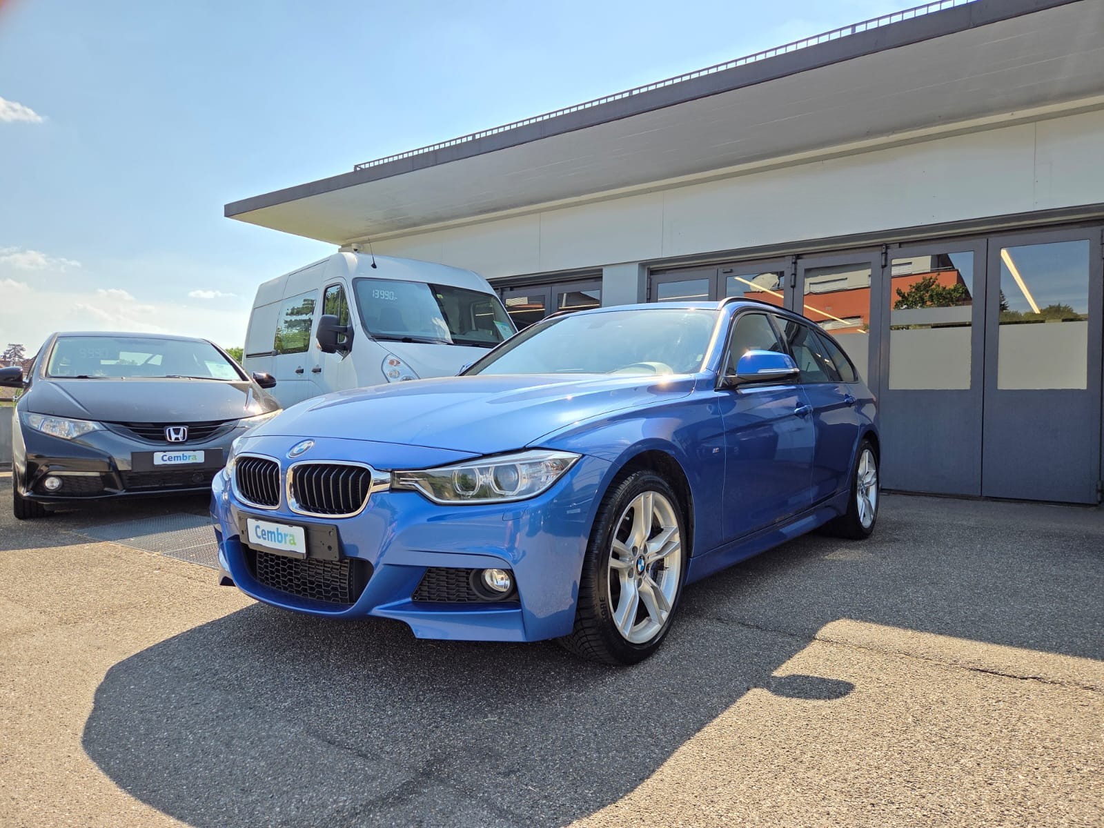BMW 328i xDrive Touring-image-0