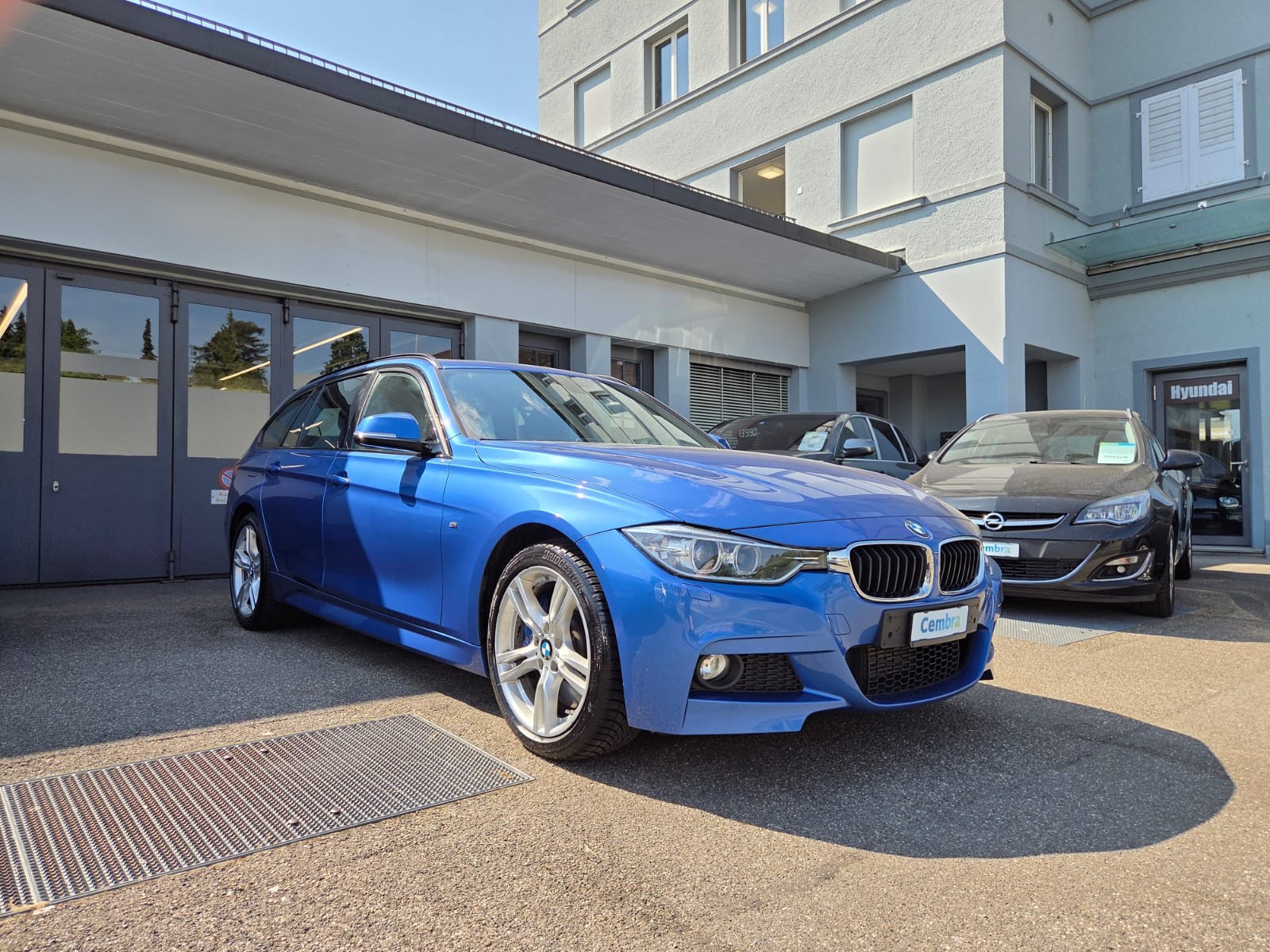 BMW 328i xDrive Touring-image-6