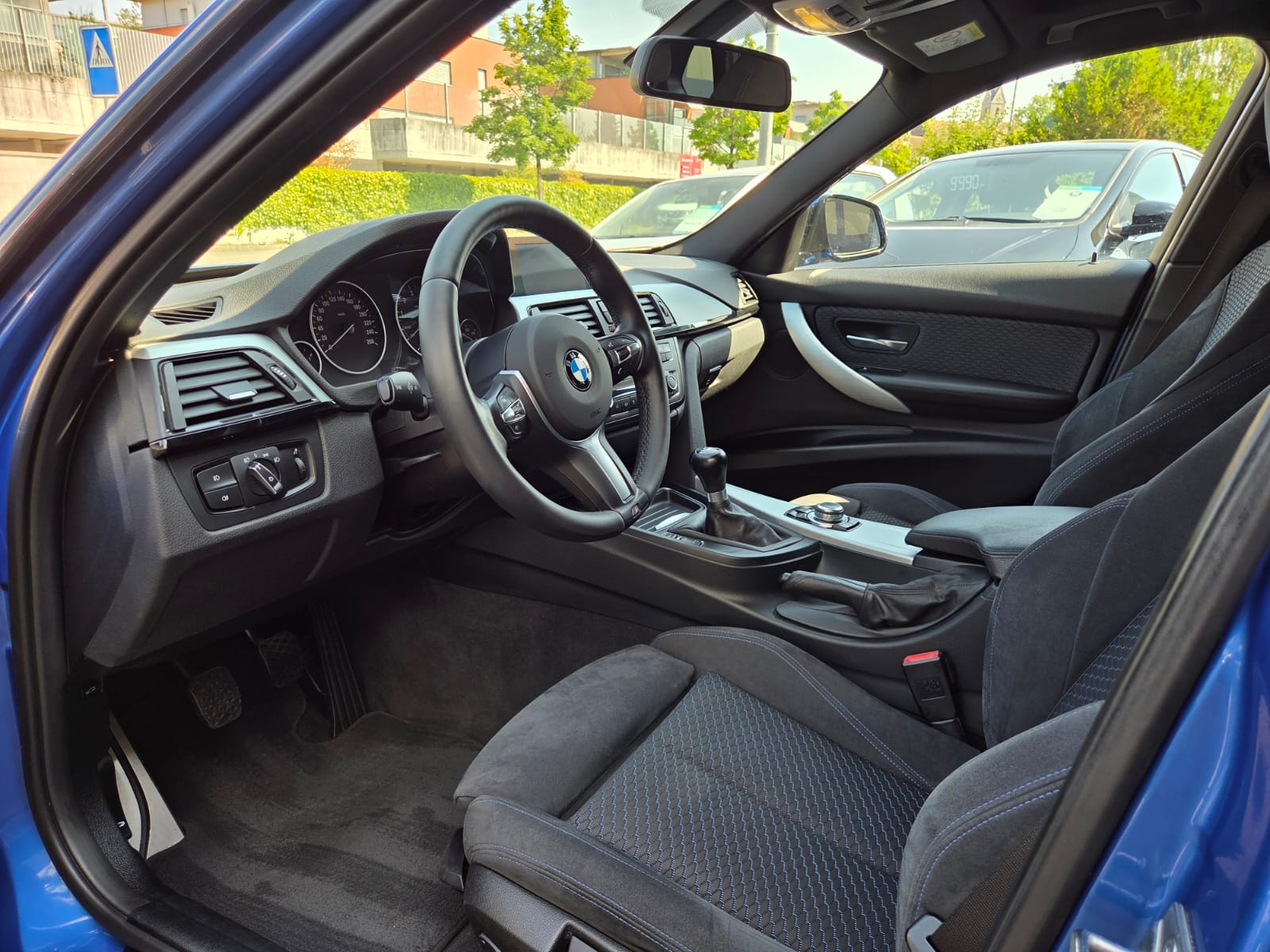 BMW 328i xDrive Touring-image-8