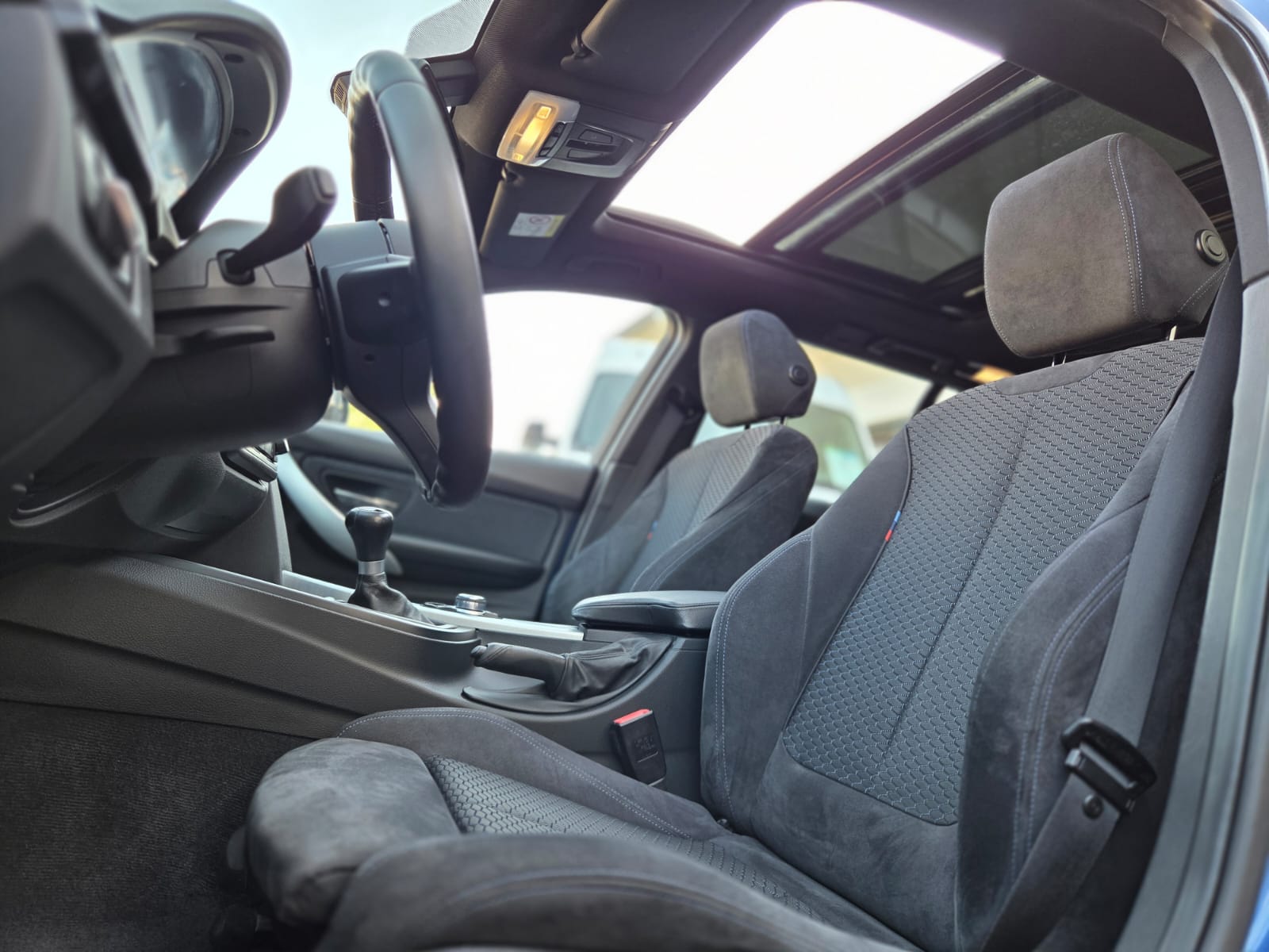 BMW 328i xDrive Touring-image-9