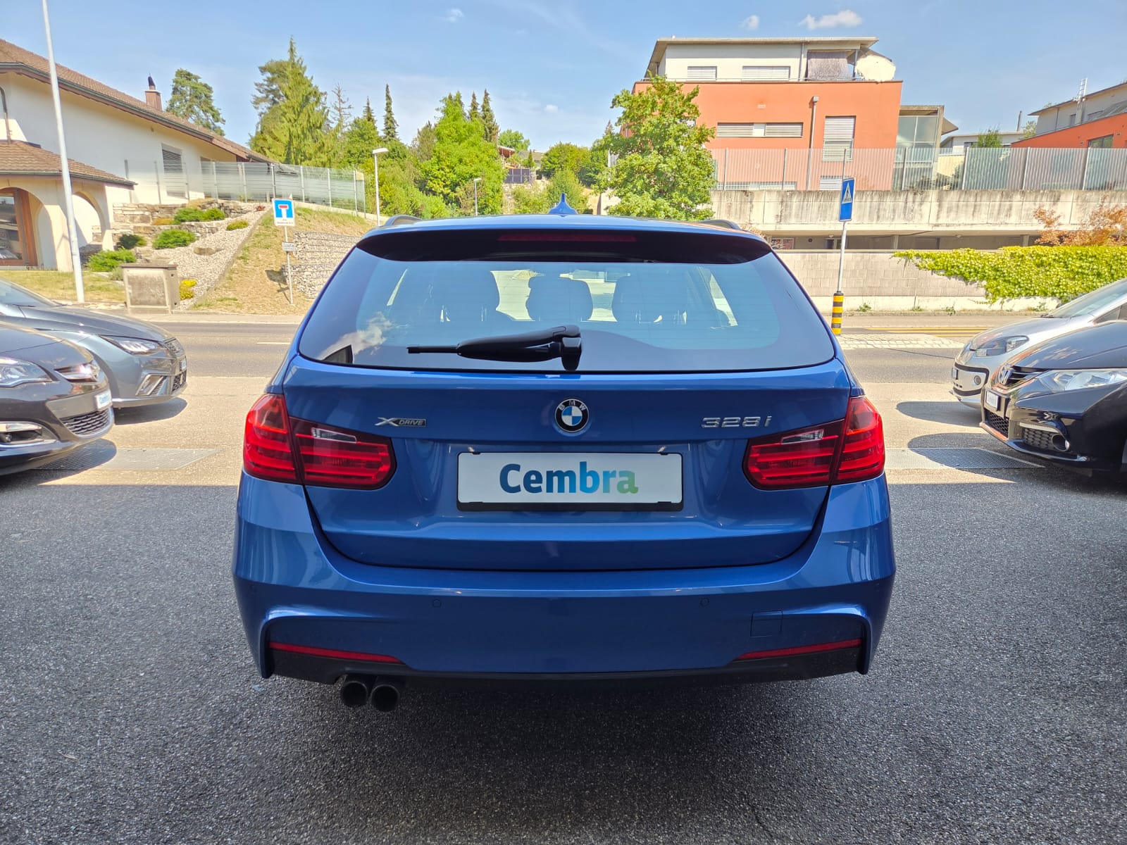 BMW 328i xDrive Touring-image-3