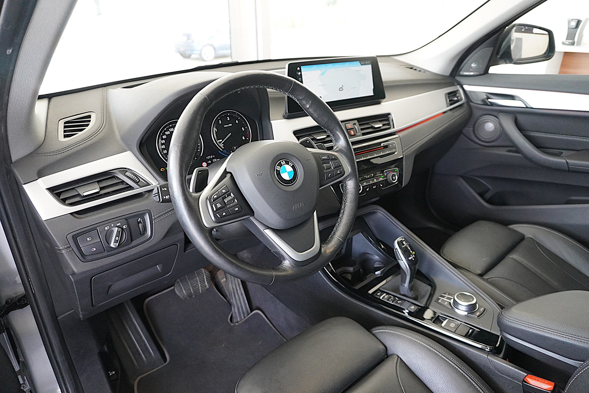 BMW X1 xDrive 25d Sport Line Steptronic-image-12