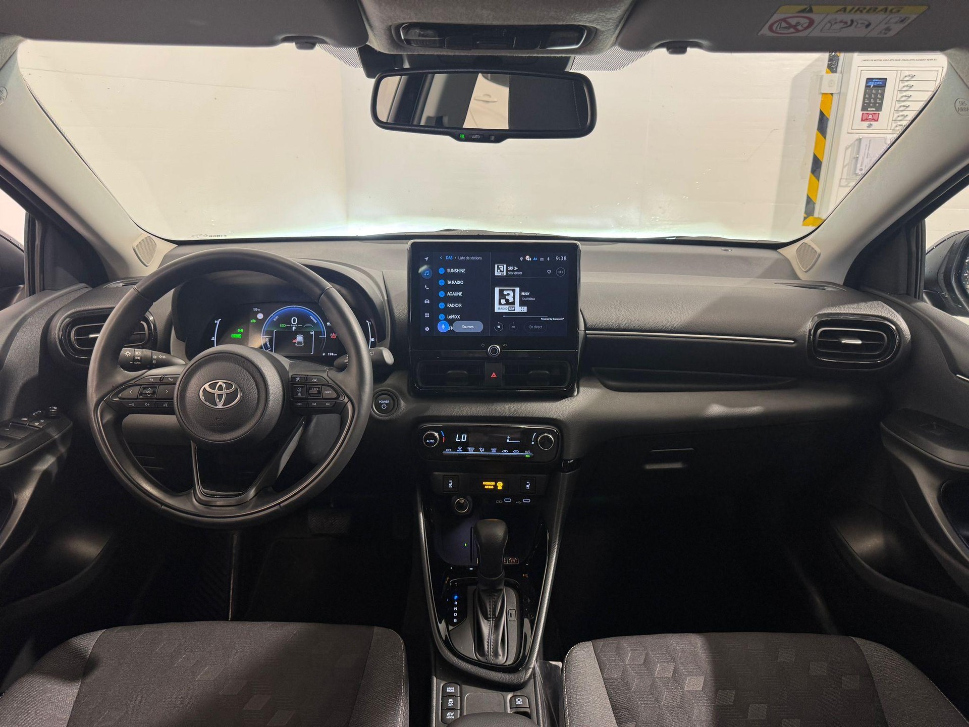 TOYOTA Yaris 1.5 VVT-i HSD Trend-image-4