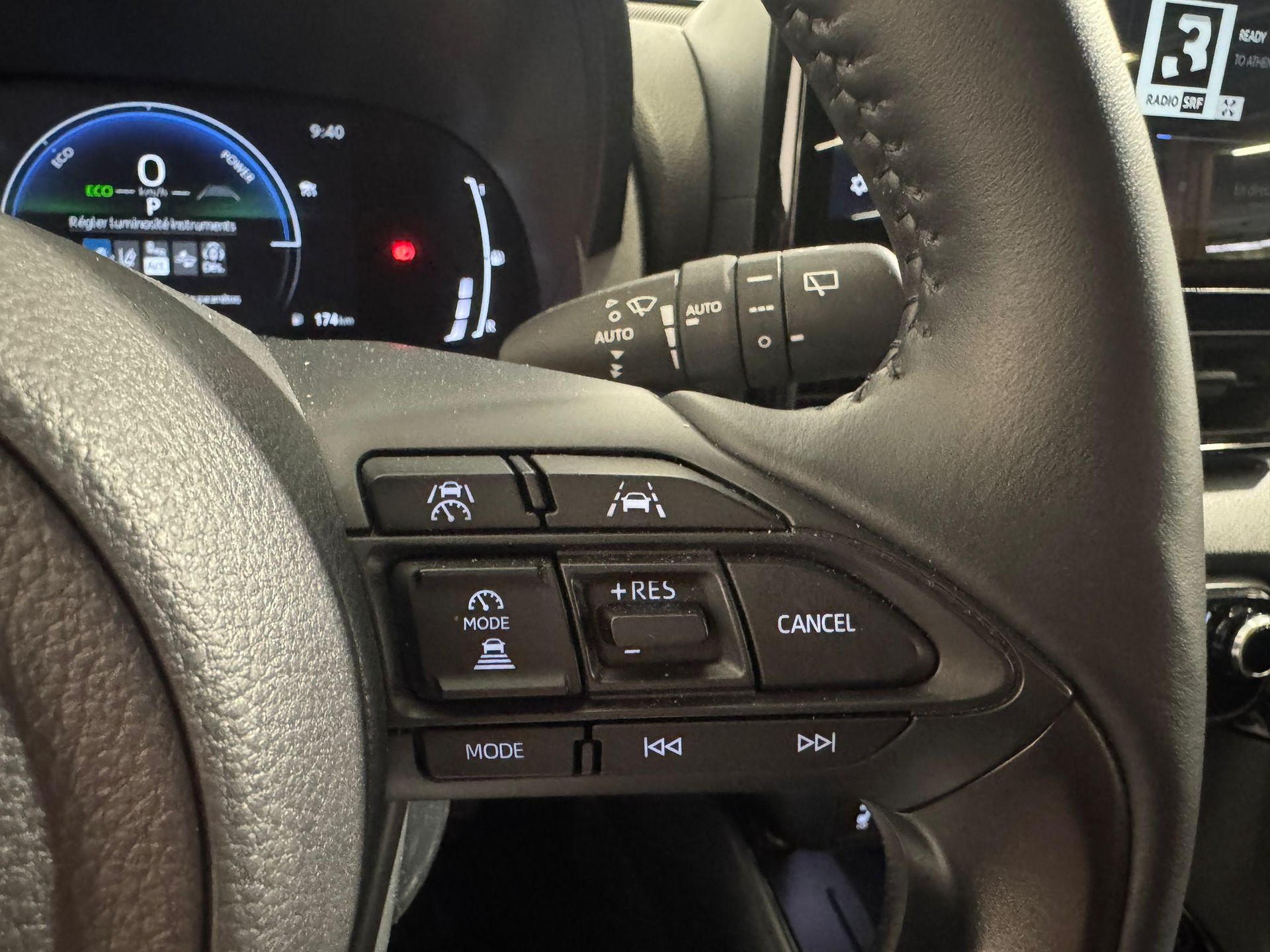 TOYOTA Yaris 1.5 VVT-i HSD Trend-image-8