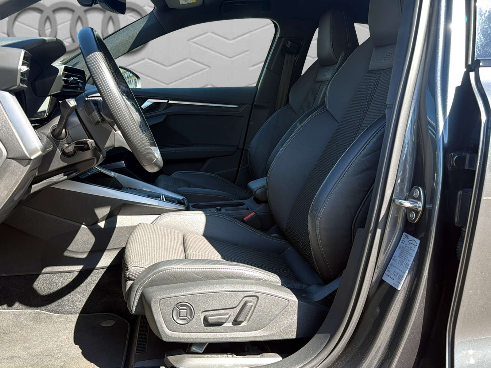 AUDI A3 Sportback 35 TFSI S line Attraction S-tronic-image-10