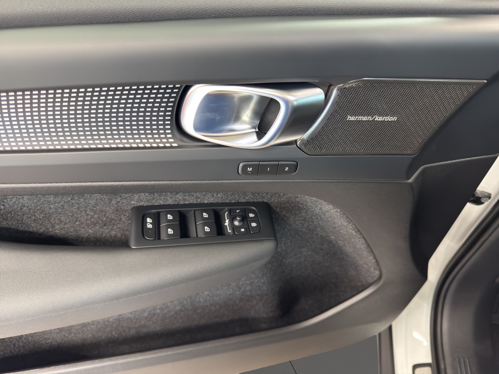 VOLVO EX40 Twin Ultra AWD-image-12