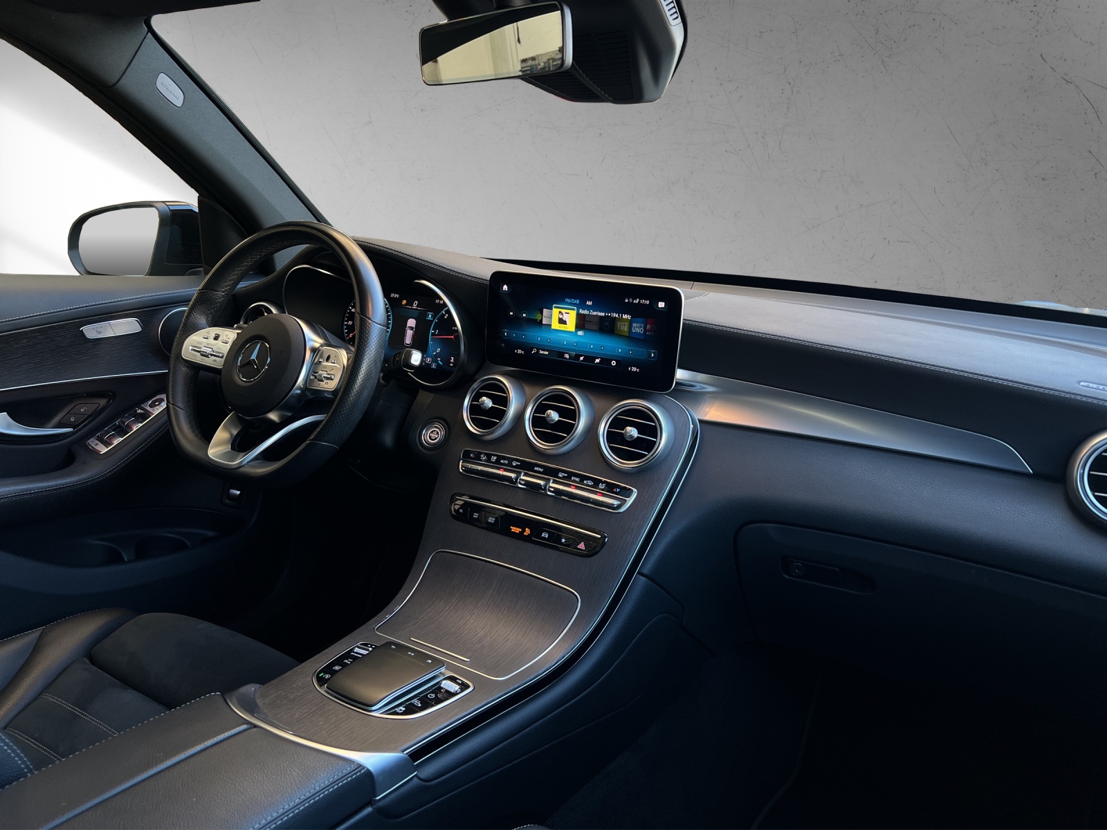 MERCEDES-BENZ GLC 220 d AMG Line 4Matic-image-13