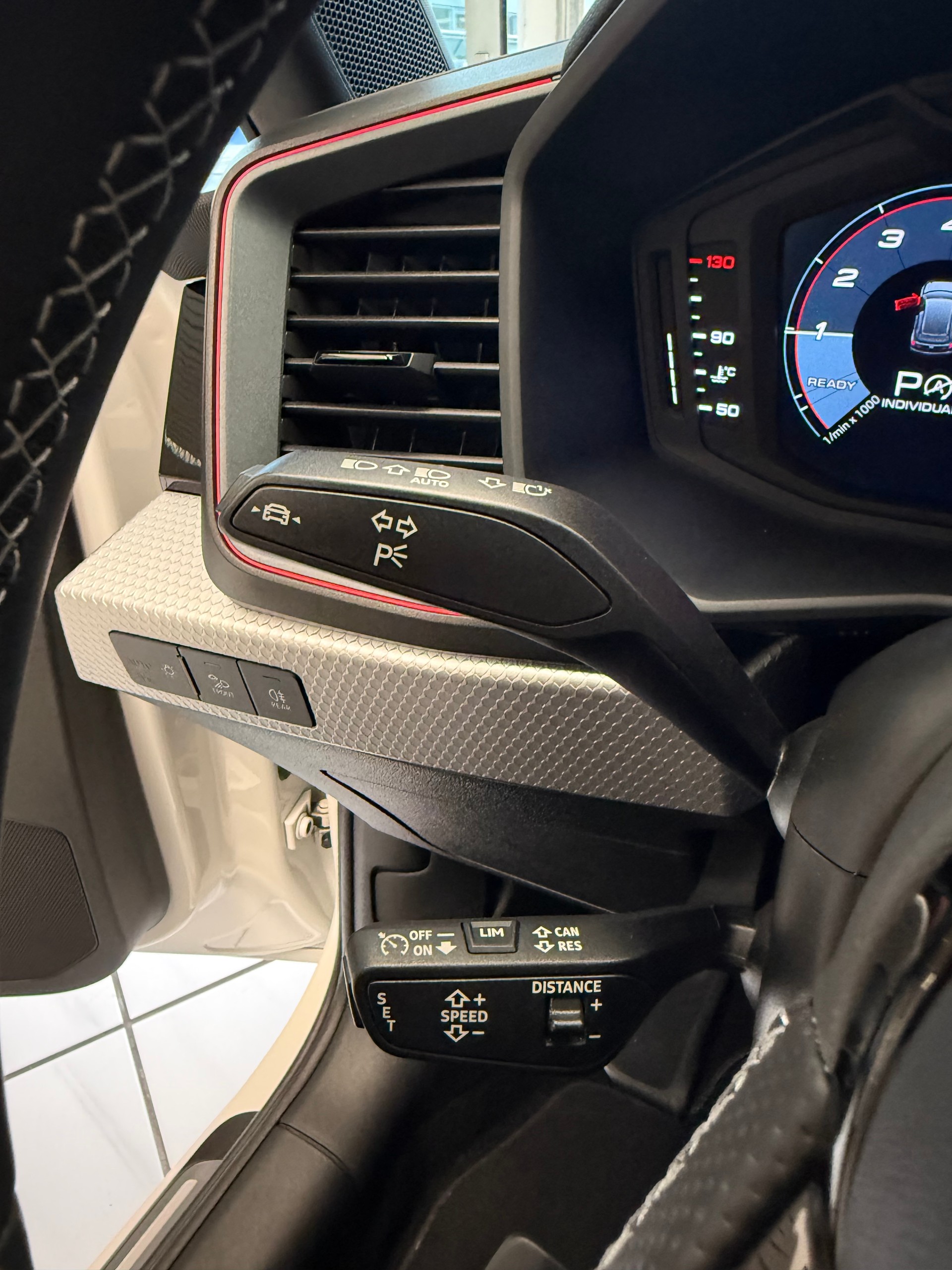 AUDI A1 Sportback 30 TFSI S-Line Attraction S-tronic-image-23
