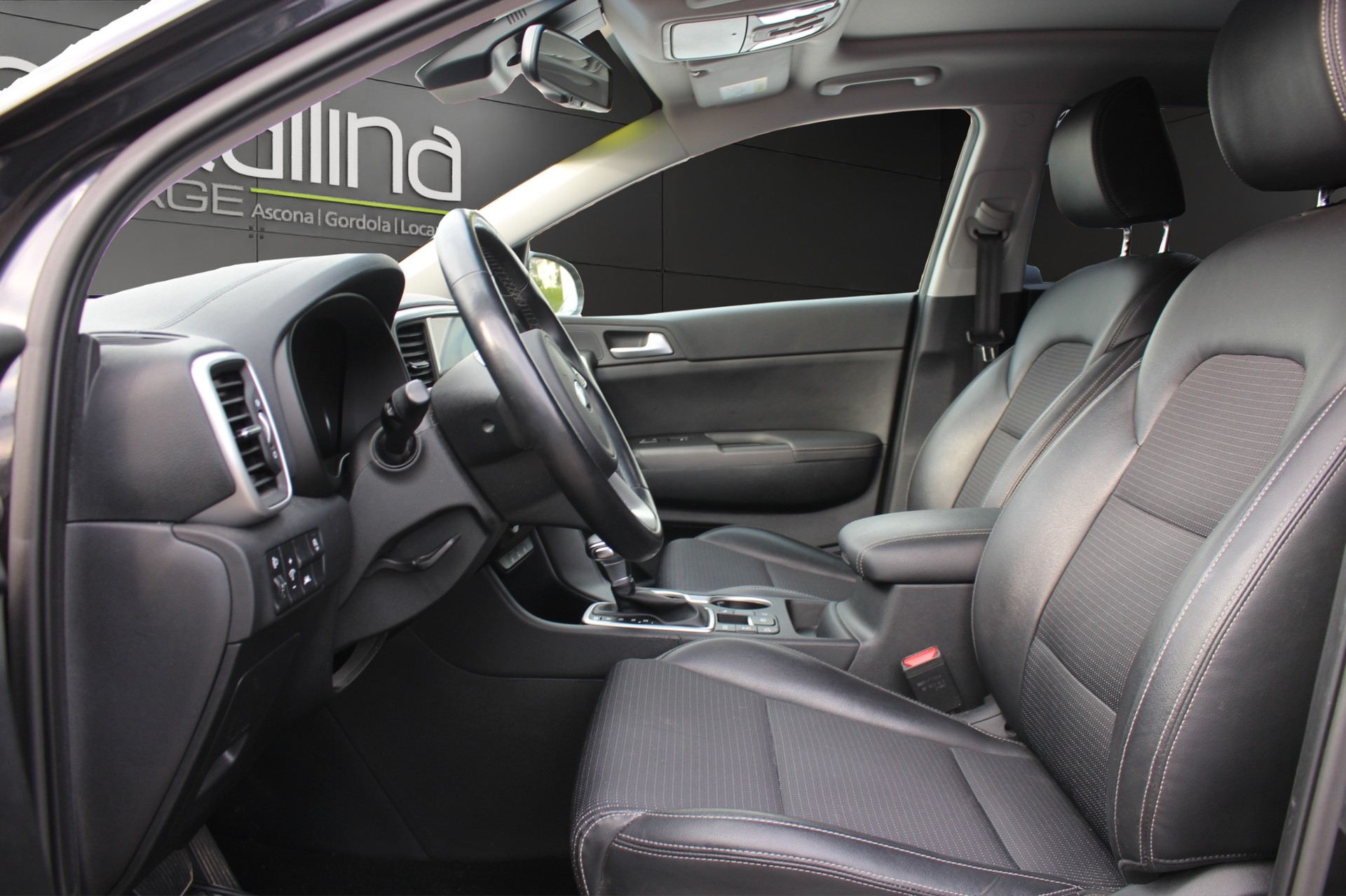 KIA Sportage 1.6 CRDi MHEV Black Edition-image-6