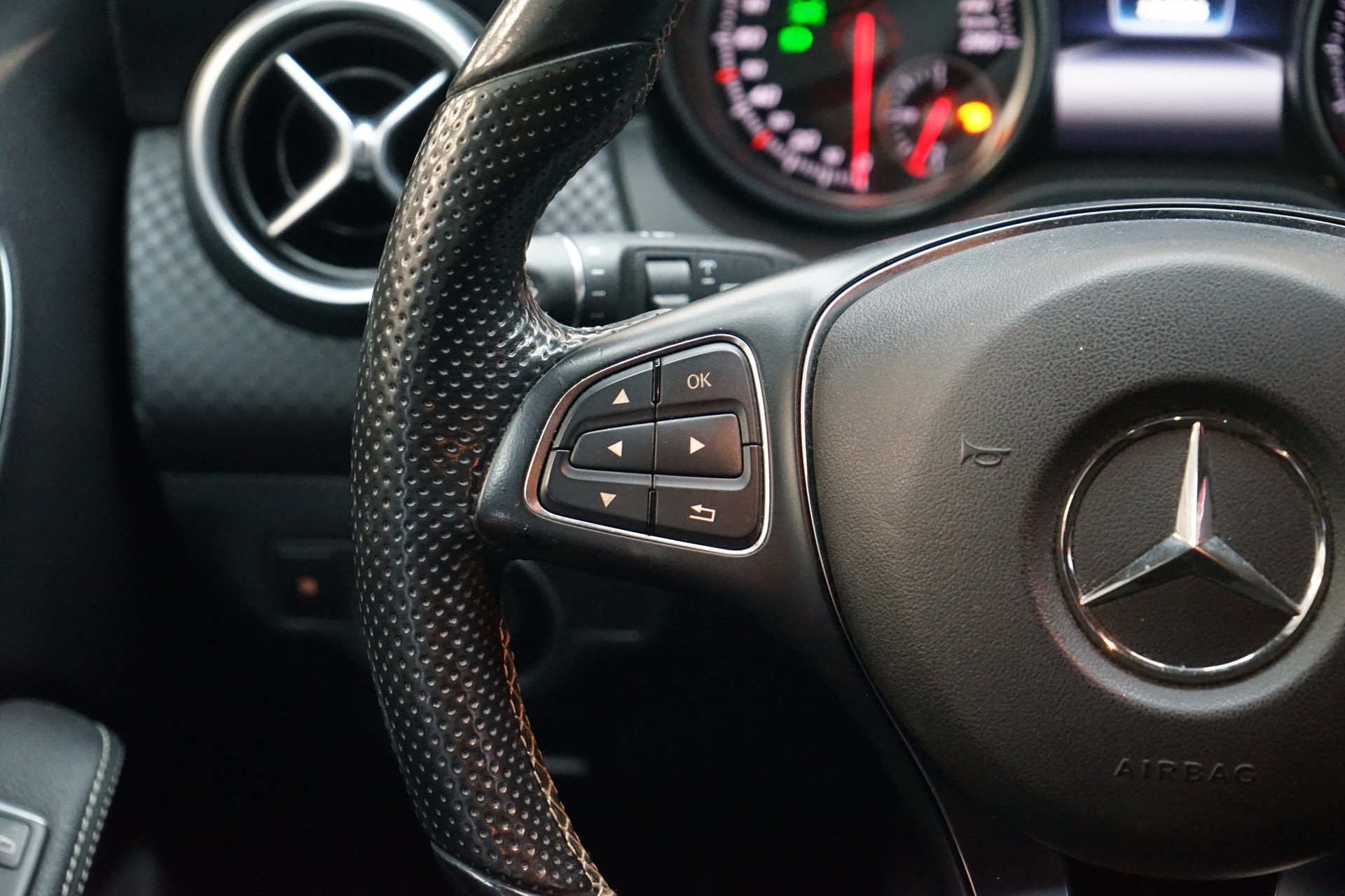 MERCEDES-BENZ A 180 CDI Urban-image-8