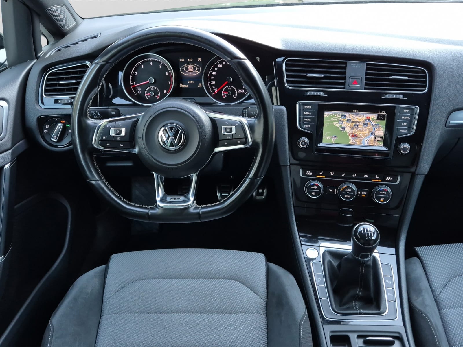 VW Golf 1.4 TSI R-Line Design-image-9