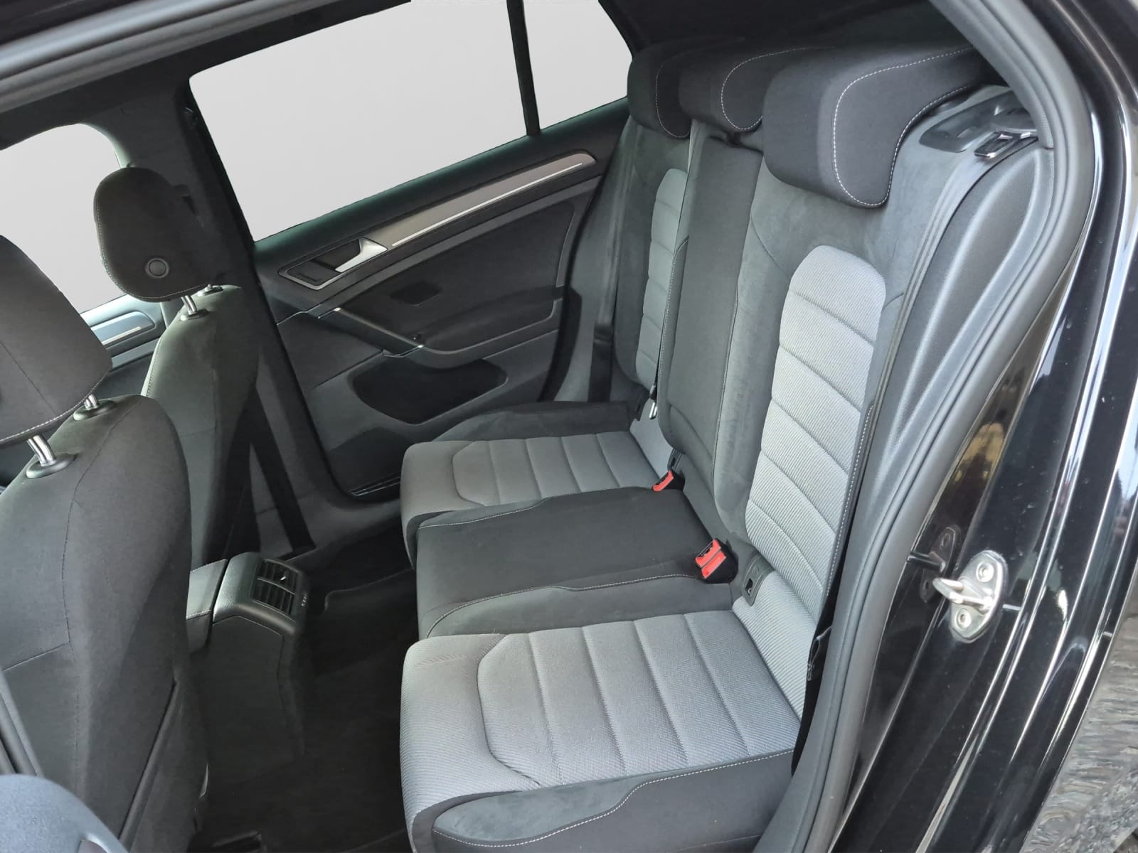 VW Golf 1.4 TSI R-Line Design-image-11