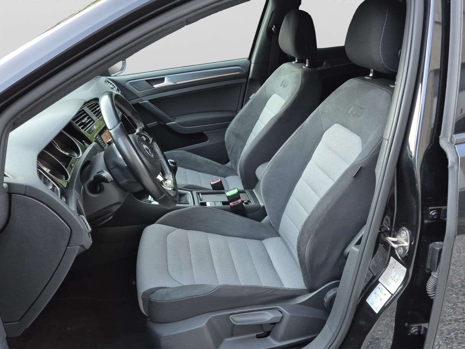 VW Golf 1.4 TSI R-Line Design-image-12