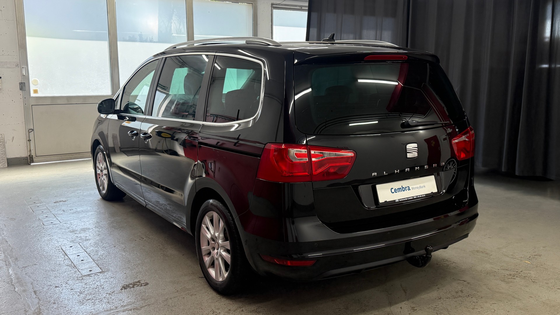 SEAT Alhambra 2.0 TDI Style DSG, frisch ab MFK, Servicegepflegt, Leder, AHK 2.2T Panorama 7 Sitze u.v.m-image-5