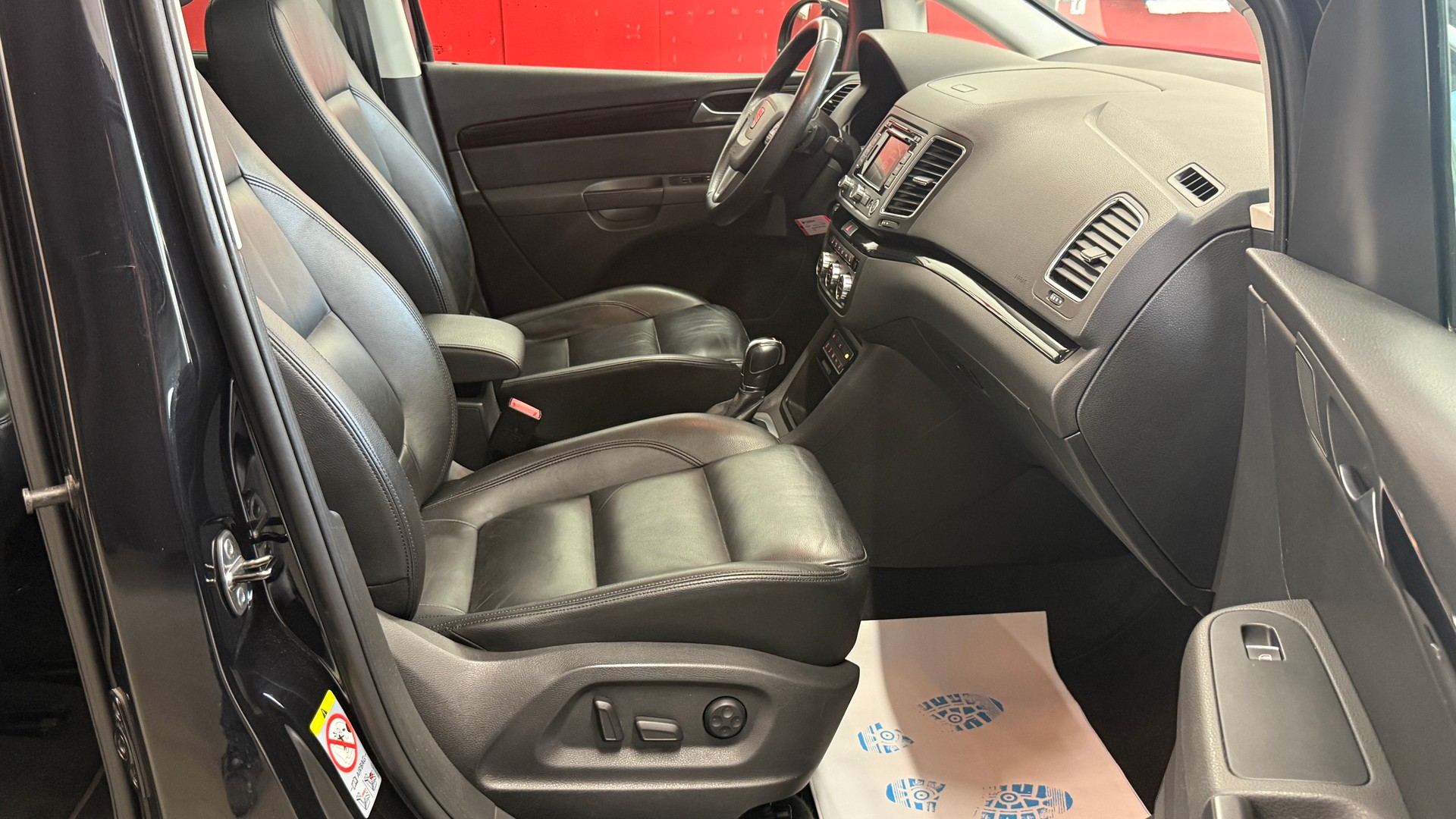 SEAT Alhambra 2.0 TDI Style DSG, frisch ab MFK, Servicegepflegt, Leder, AHK 2.2T Panorama 7 Sitze u.v.m-image-12