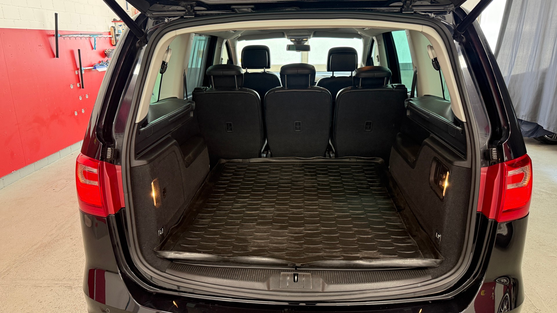 SEAT Alhambra 2.0 TDI Style DSG, frisch ab MFK, Servicegepflegt, Leder, AHK 2.2T Panorama 7 Sitze u.v.m-image-18