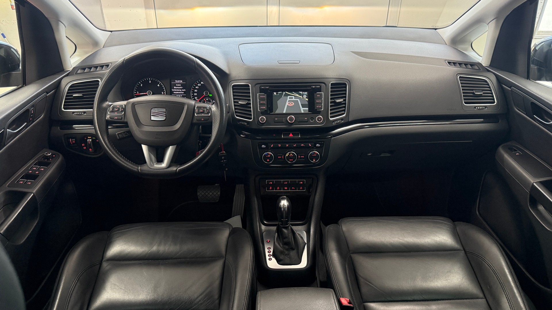 SEAT Alhambra 2.0 TDI Style DSG, frisch ab MFK, Servicegepflegt, Leder, AHK 2.2T Panorama 7 Sitze u.v.m-image-20