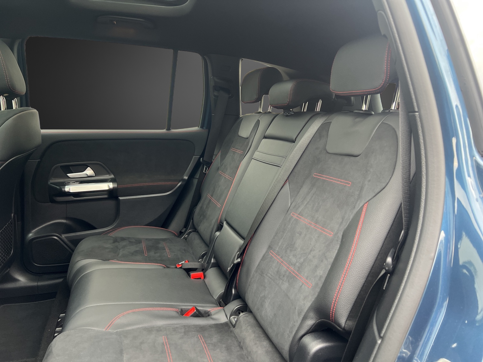 MERCEDES-BENZ GLB 200 4Matic AMG Line 8G-Tronic-image-13