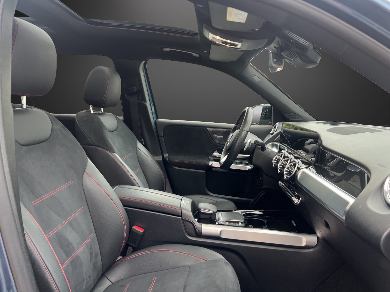 MERCEDES-BENZ GLB 200 4Matic AMG Line 8G-Tronic-image-12