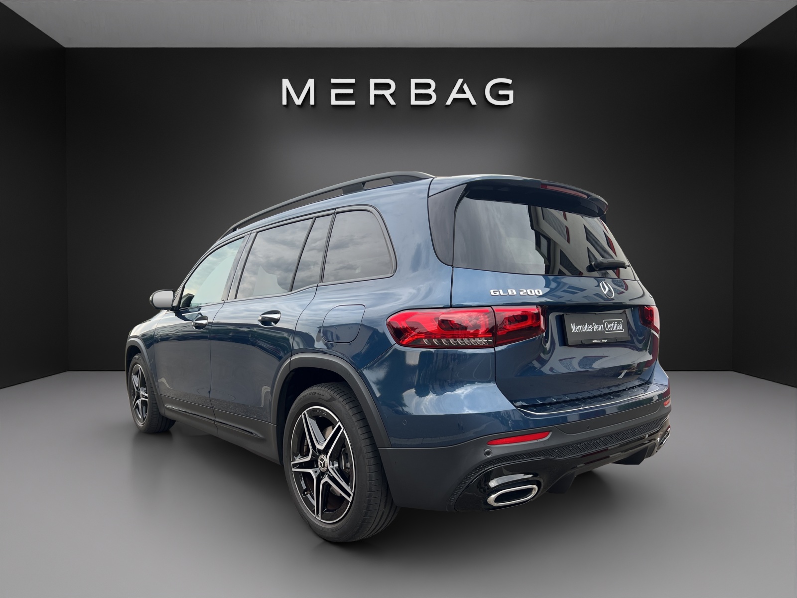 MERCEDES-BENZ GLB 200 4Matic AMG Line 8G-Tronic-image-5