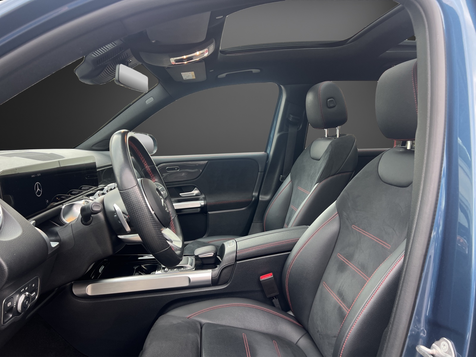 MERCEDES-BENZ GLB 200 4Matic AMG Line 8G-Tronic-image-11