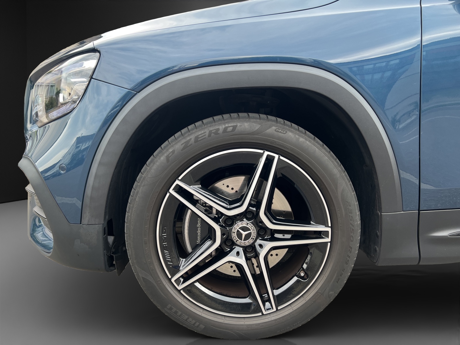 MERCEDES-BENZ GLB 200 4Matic AMG Line 8G-Tronic-image-9