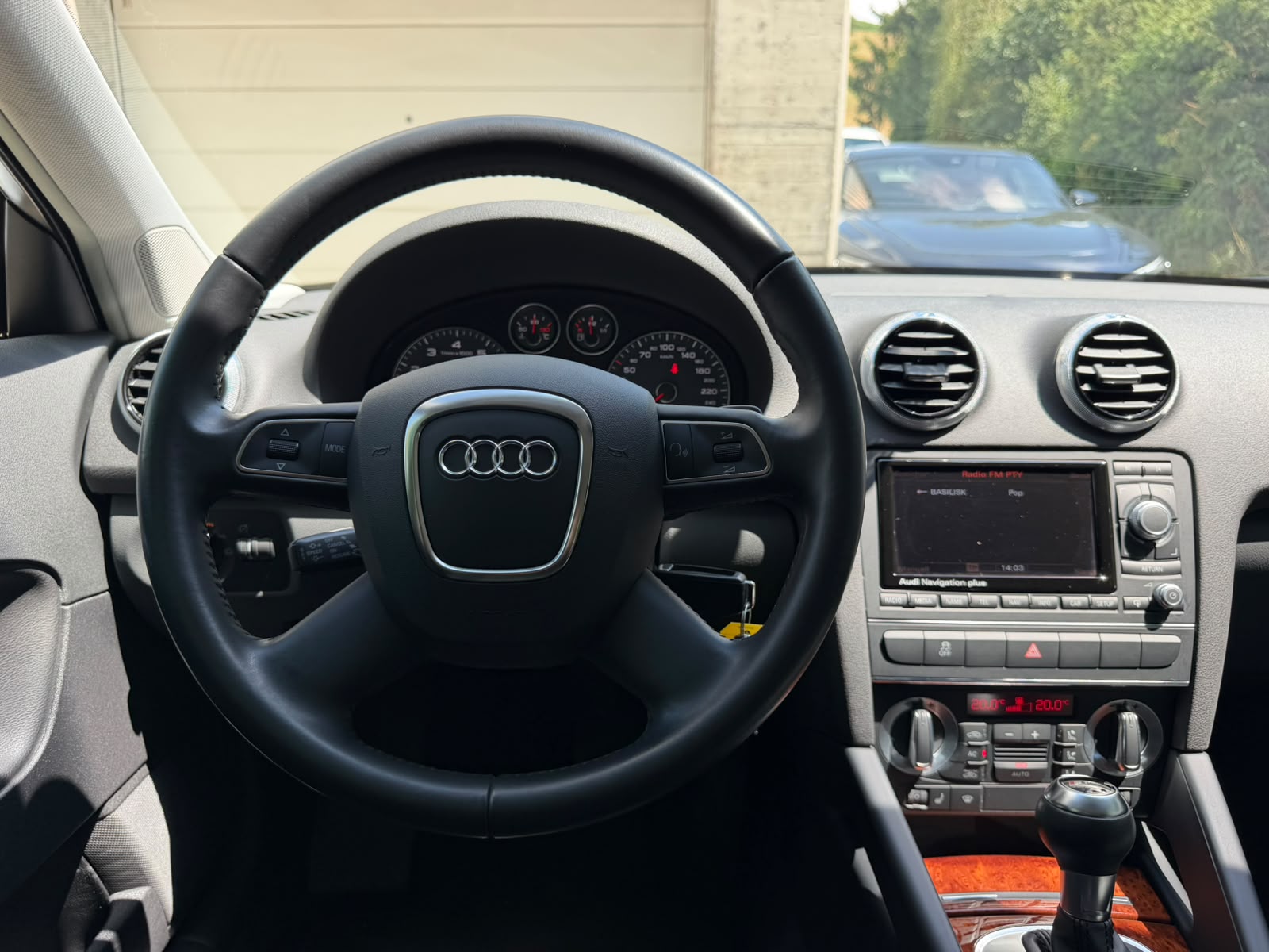 AUDI A3 Sportback 2.0 TFSI Ambiente quattro S-tronic-image-16