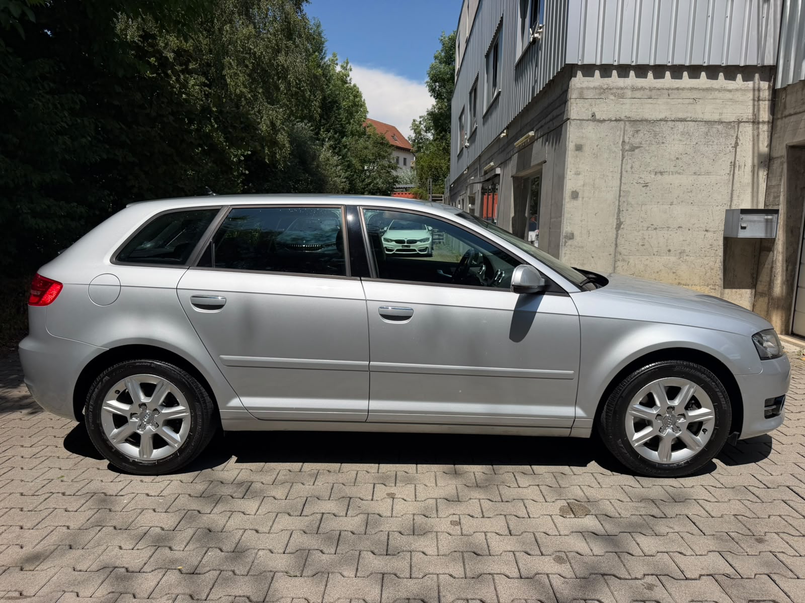 AUDI A3 Sportback 2.0 TFSI Ambiente quattro S-tronic-image-5