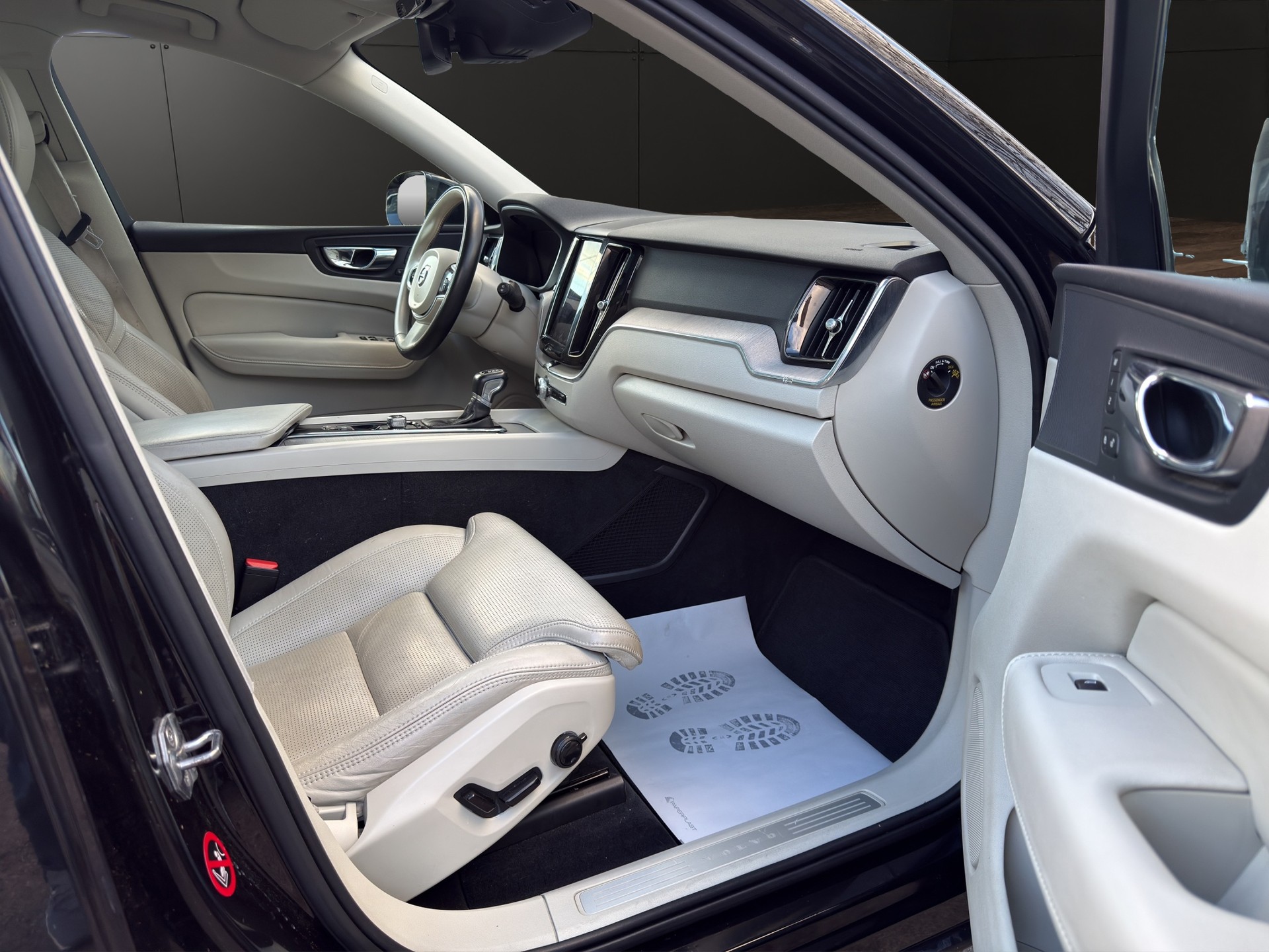 VOLVO XC60 T6 AWD Inscription Geartronic-image-13