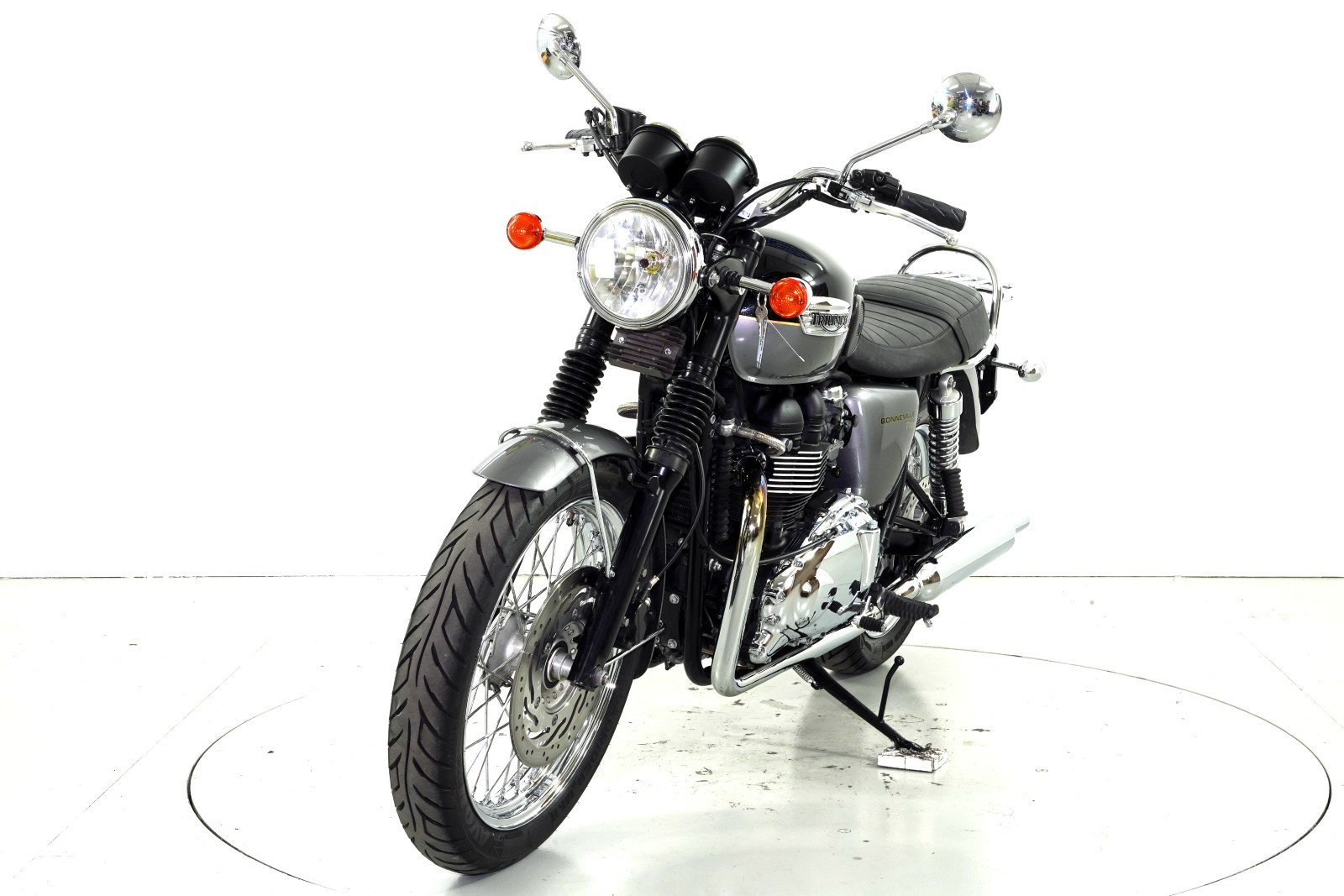 TRIUMPH Bonneville 900i T100-showroom-element-2