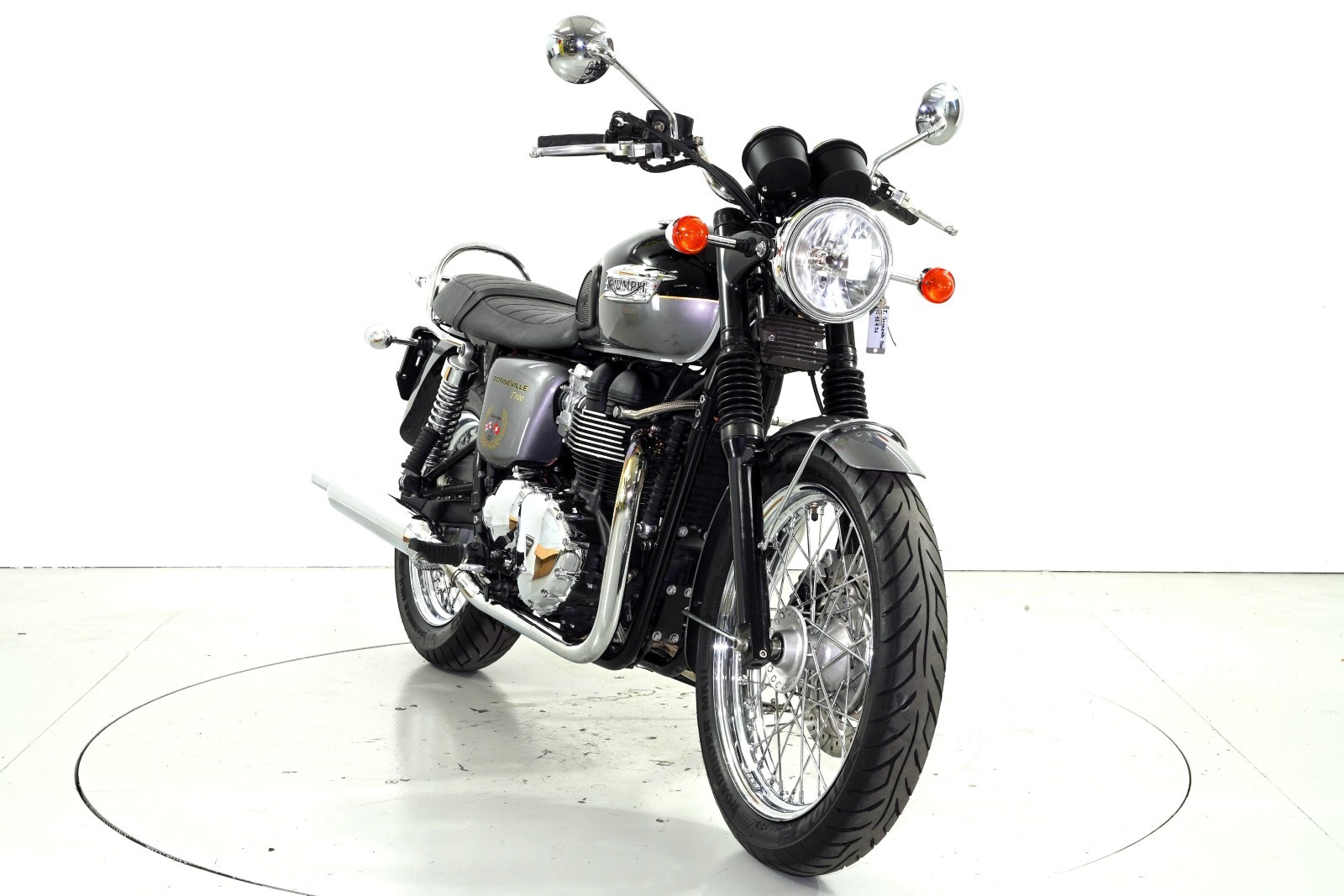 TRIUMPH Bonneville 900i T100-showroom-element-1