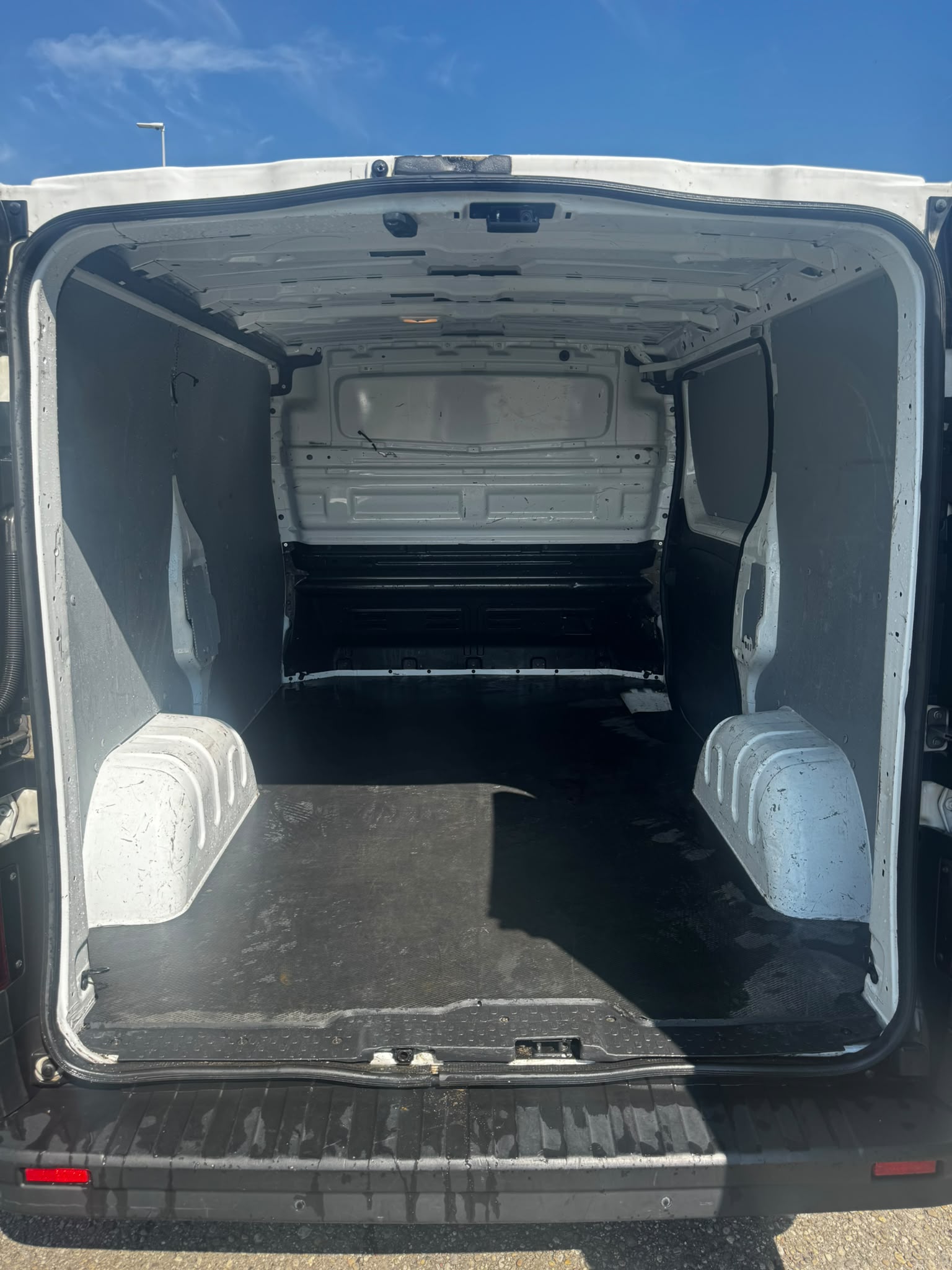 OPEL Vivaro 2.0 CDTI 2.7t L1H1-image-11