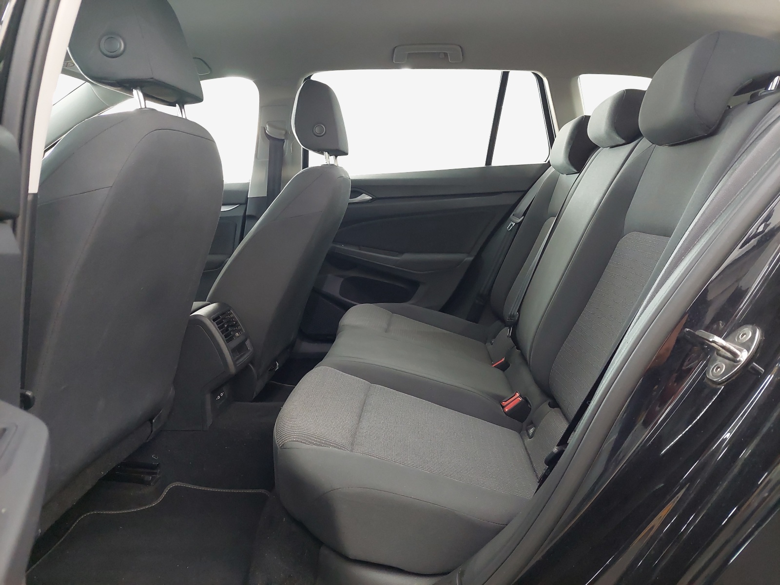 VW Golf Variant 1.0 TSI Value-image-11