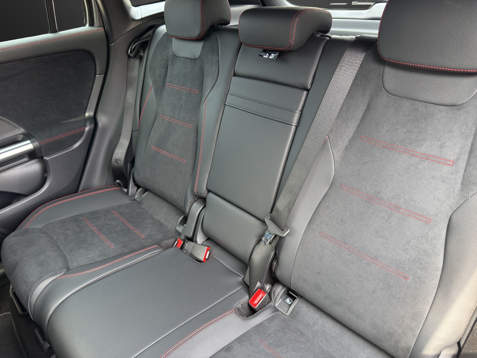 MERCEDES-BENZ GLA 250 4Matic 8G-DCT Swiss Star-image-14