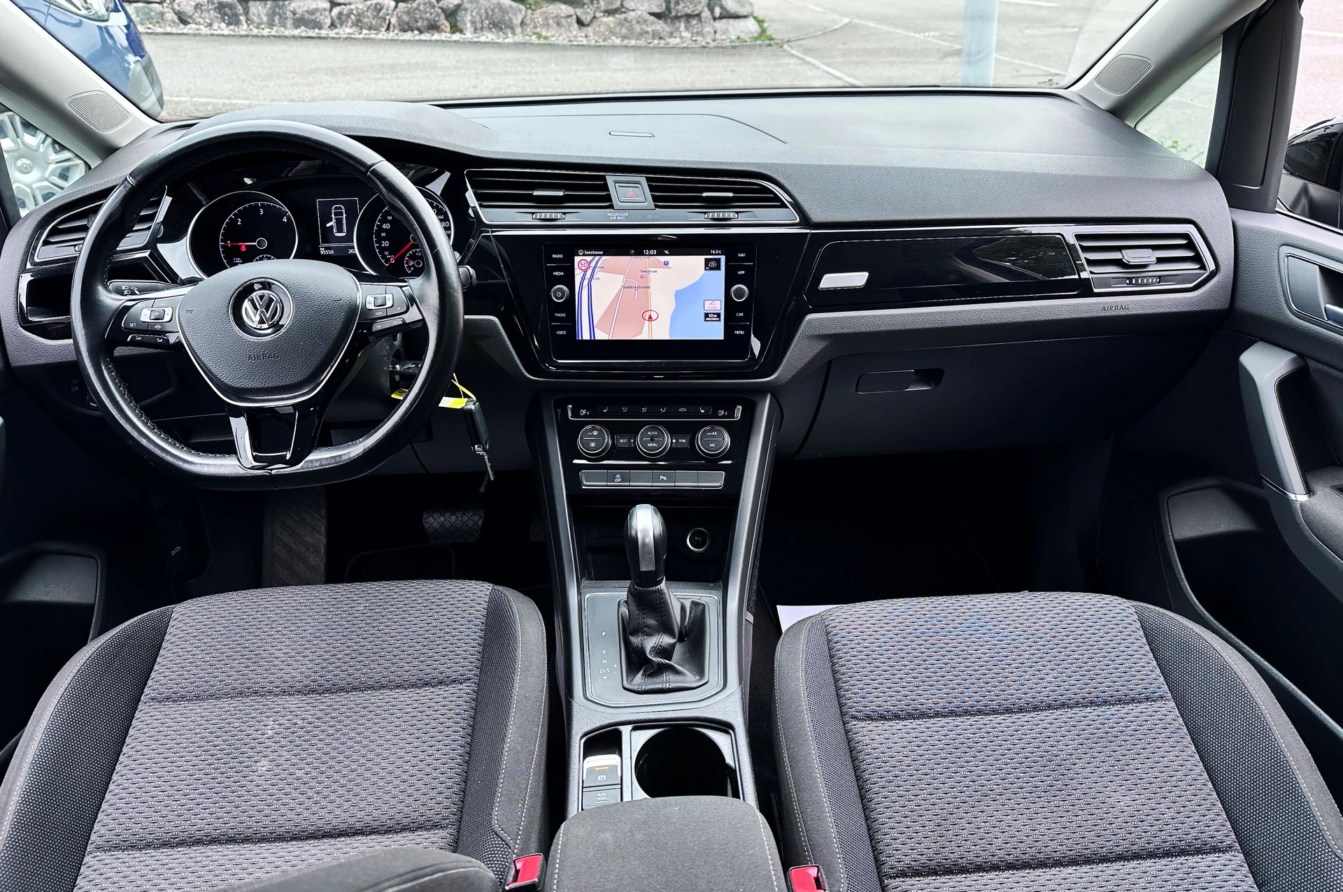 VW Touran 2.0 TDI BlueMotion TechnologyComfortline DSG-image-11