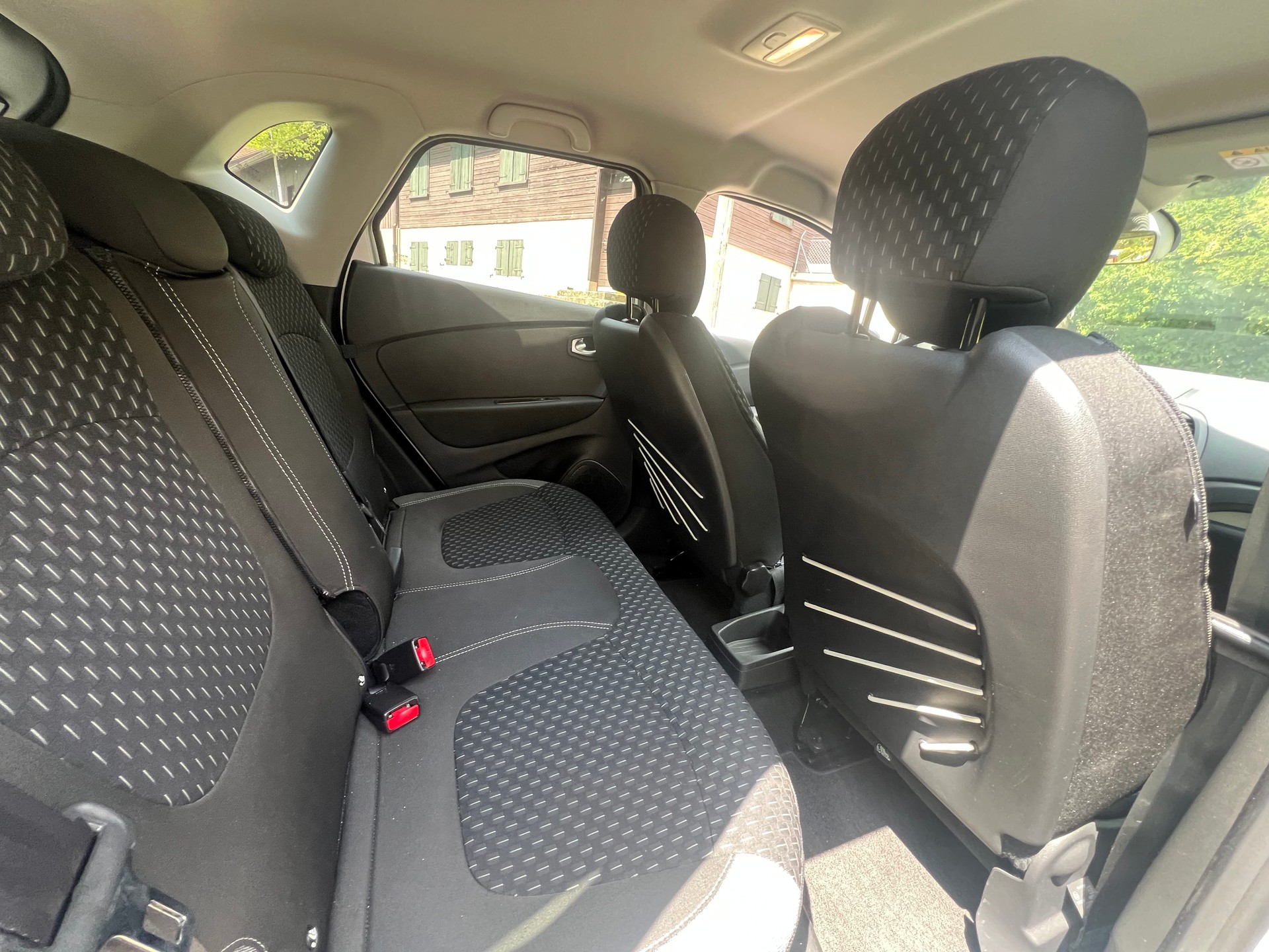 RENAULT Captur 1.3 T 16V Intens EDC-image-11