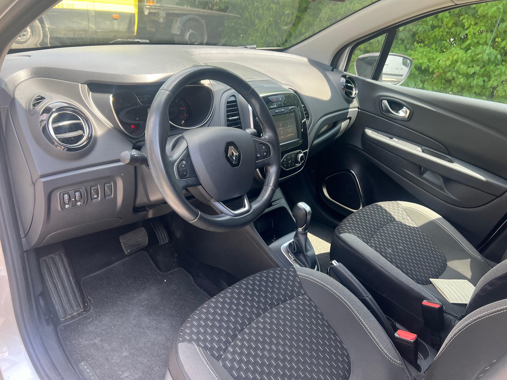 RENAULT Captur 1.3 T 16V Intens EDC-image-8
