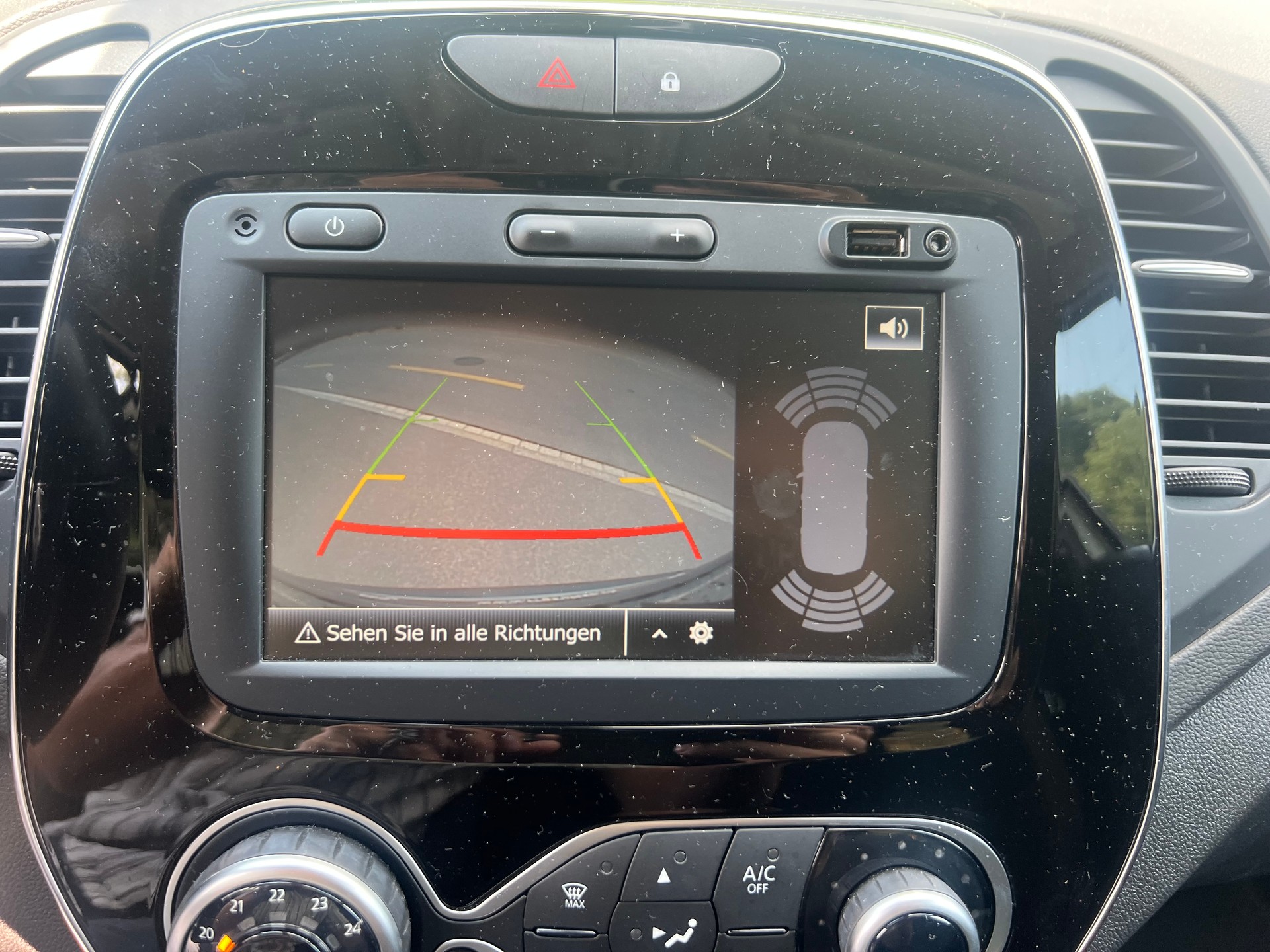 RENAULT Captur 1.3 T 16V Intens EDC-image-12