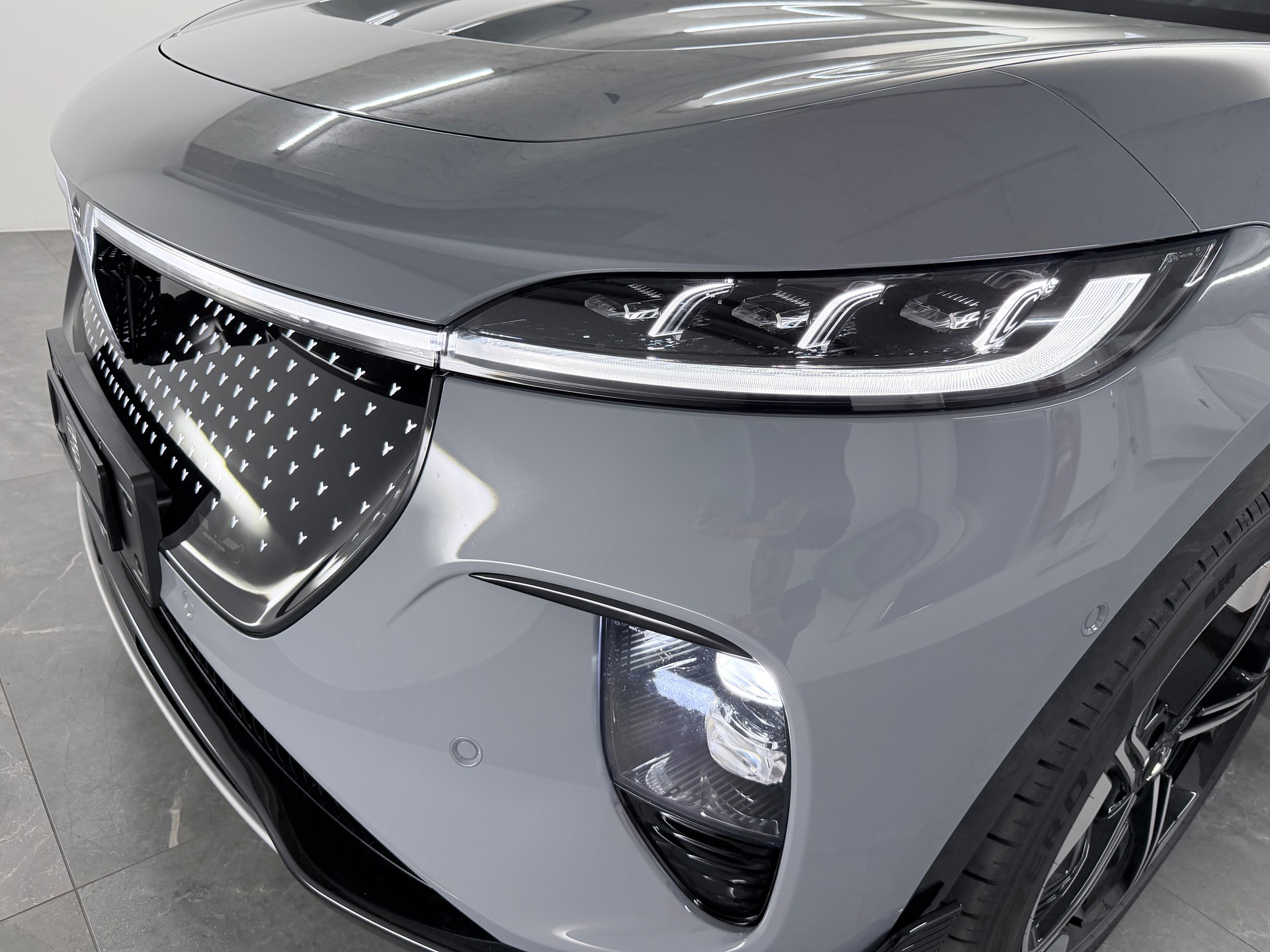 VOYAH VOYAH Courage 80 kWh 4WD 435PS Nebula Gray Metallic-image-5