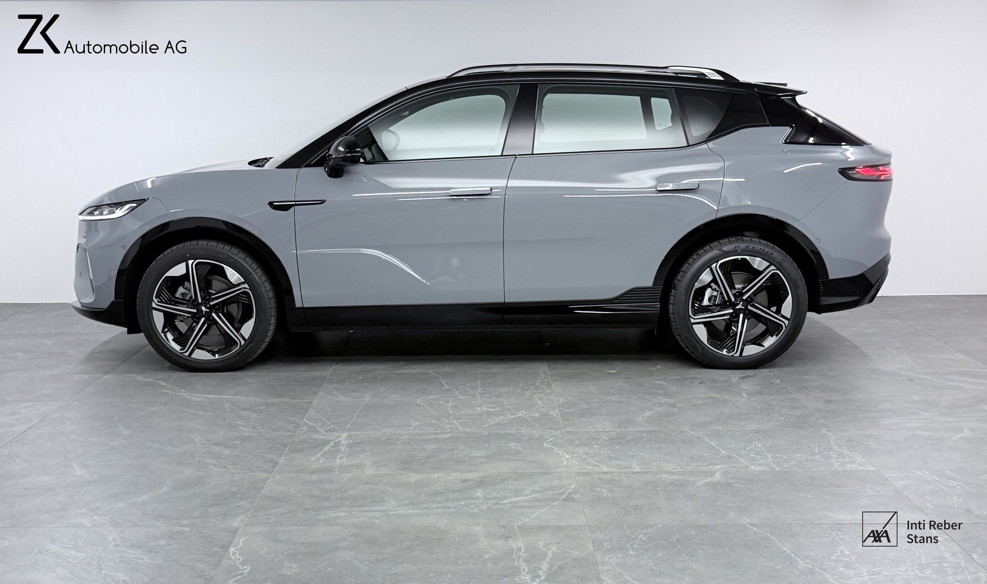 VOYAH VOYAH Courage 80 kWh 4WD 435PS Nebula Gray Metallic-showroom-element-2