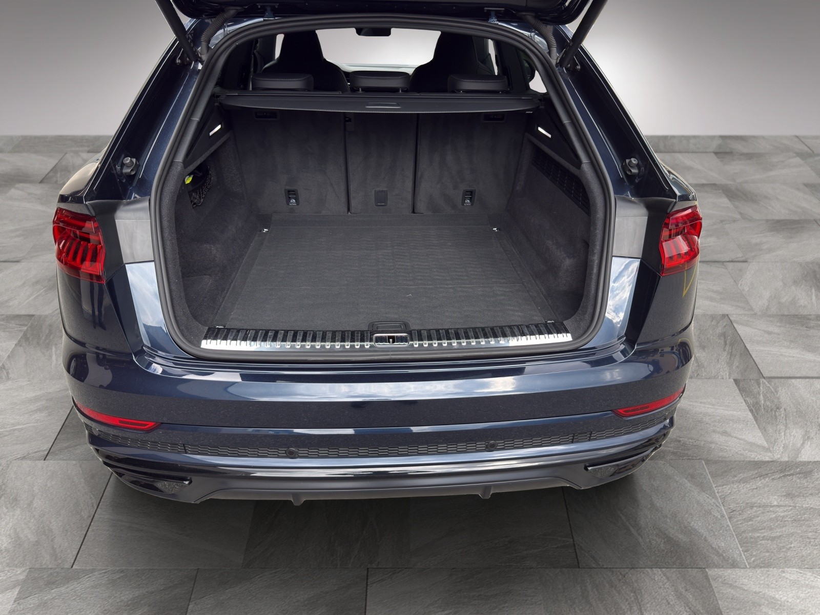 AUDI Q8 55 TFSI quattro tiptronic-image-12