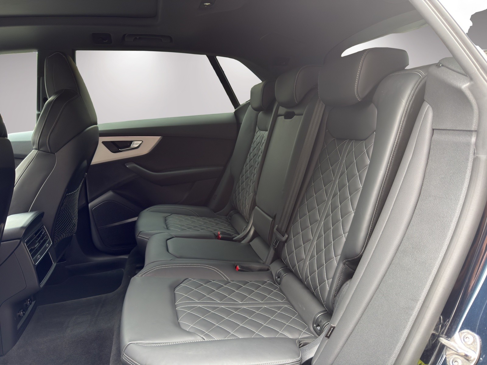 AUDI Q8 55 TFSI quattro tiptronic-image-10
