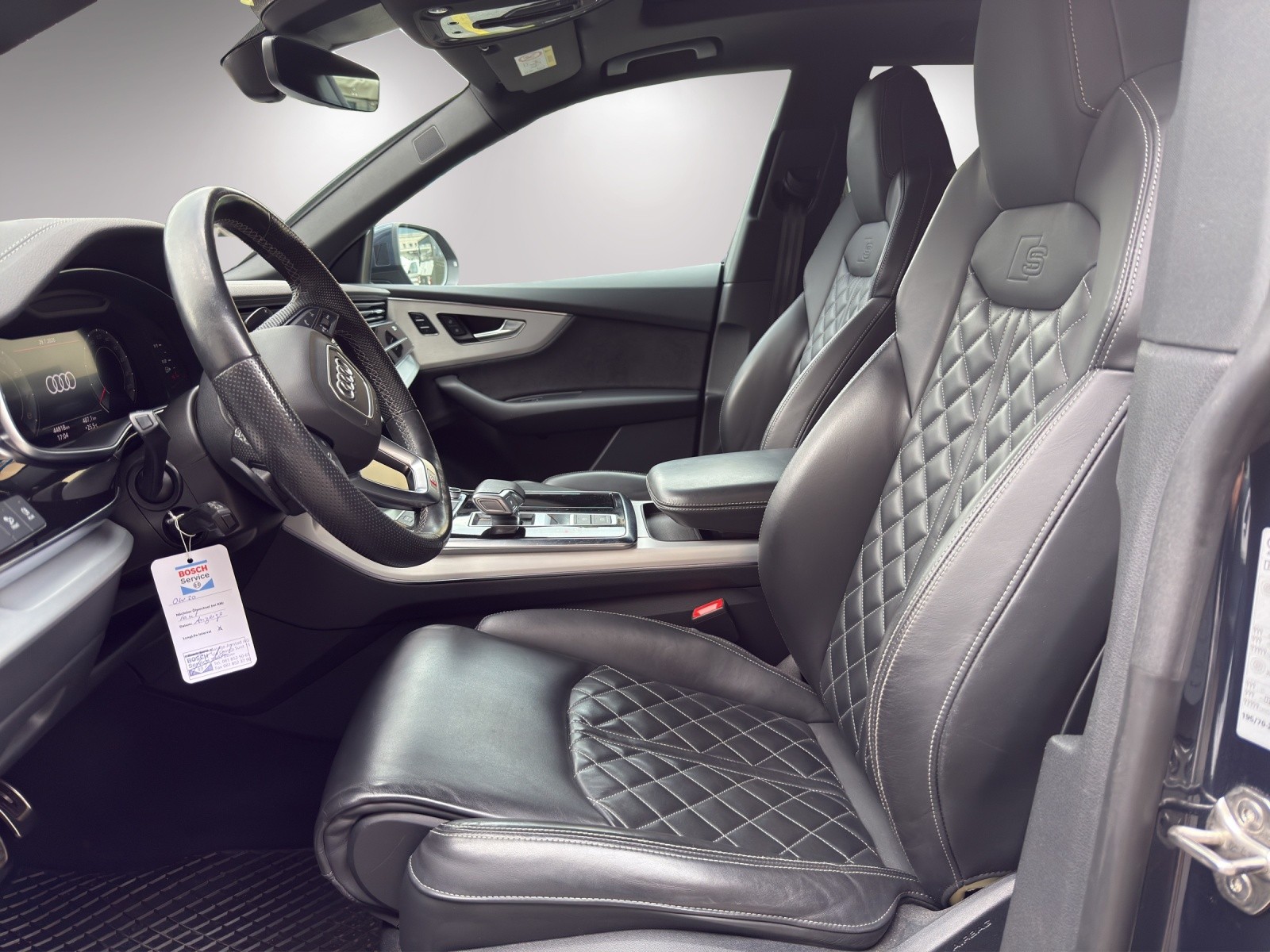 AUDI Q8 55 TFSI quattro tiptronic-image-9
