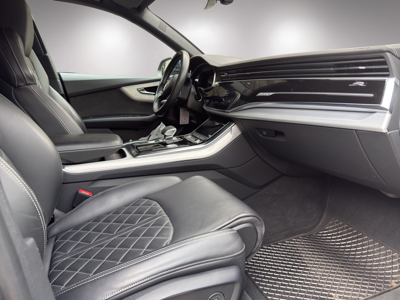 AUDI Q8 55 TFSI quattro tiptronic-image-11