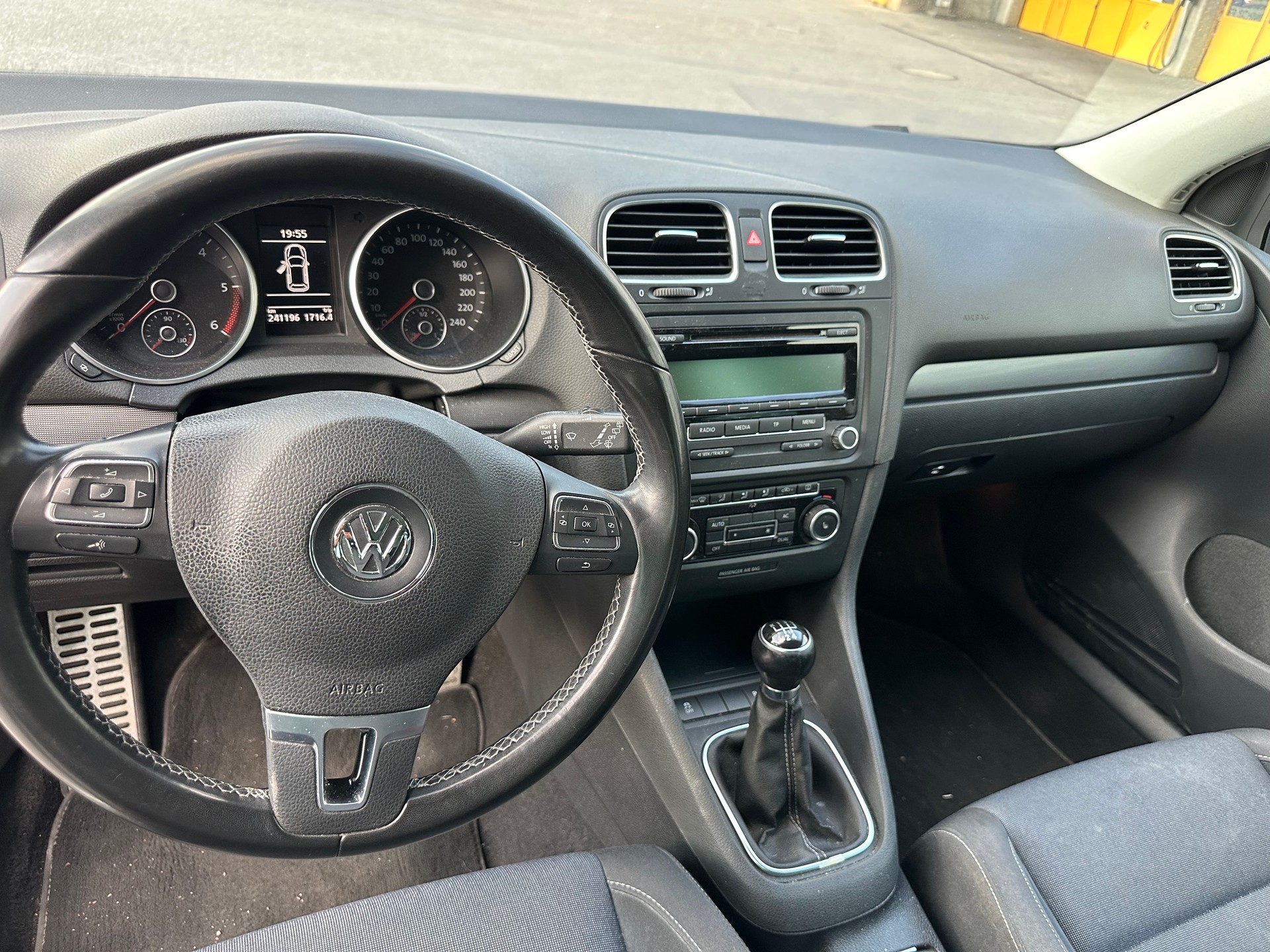 VW GOLF-image-4