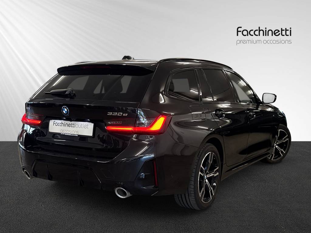BMW 330e x DriveTouring Steptronic M Sport-image-3