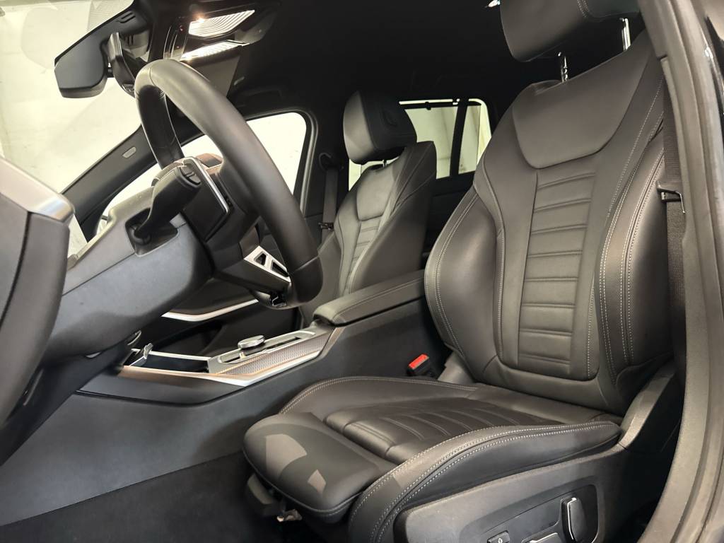 BMW 330e x DriveTouring Steptronic M Sport-image-10