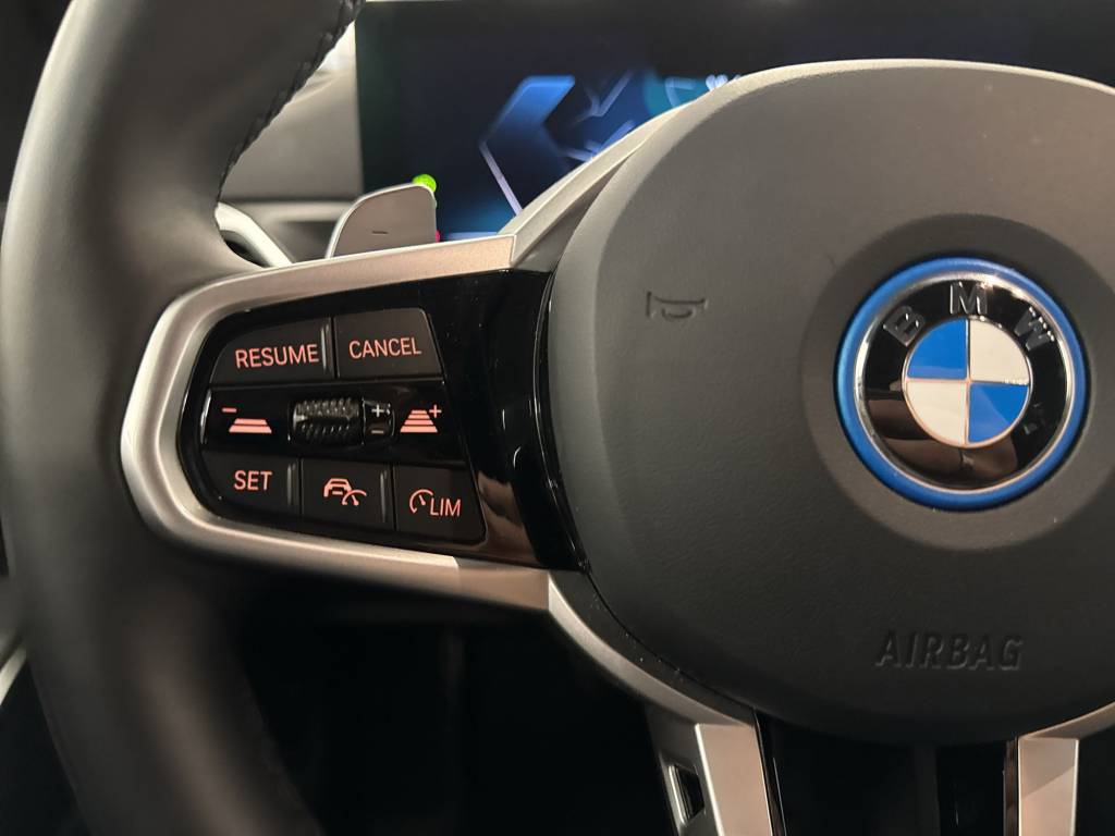 BMW 330e x DriveTouring Steptronic M Sport-image-15