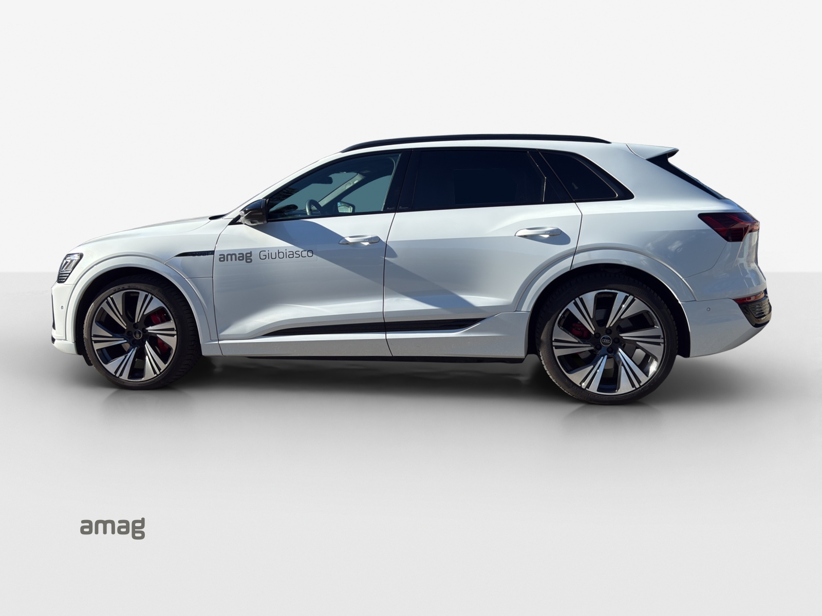 AUDI Q8 50 e-tron Black Edition quattro-image-1